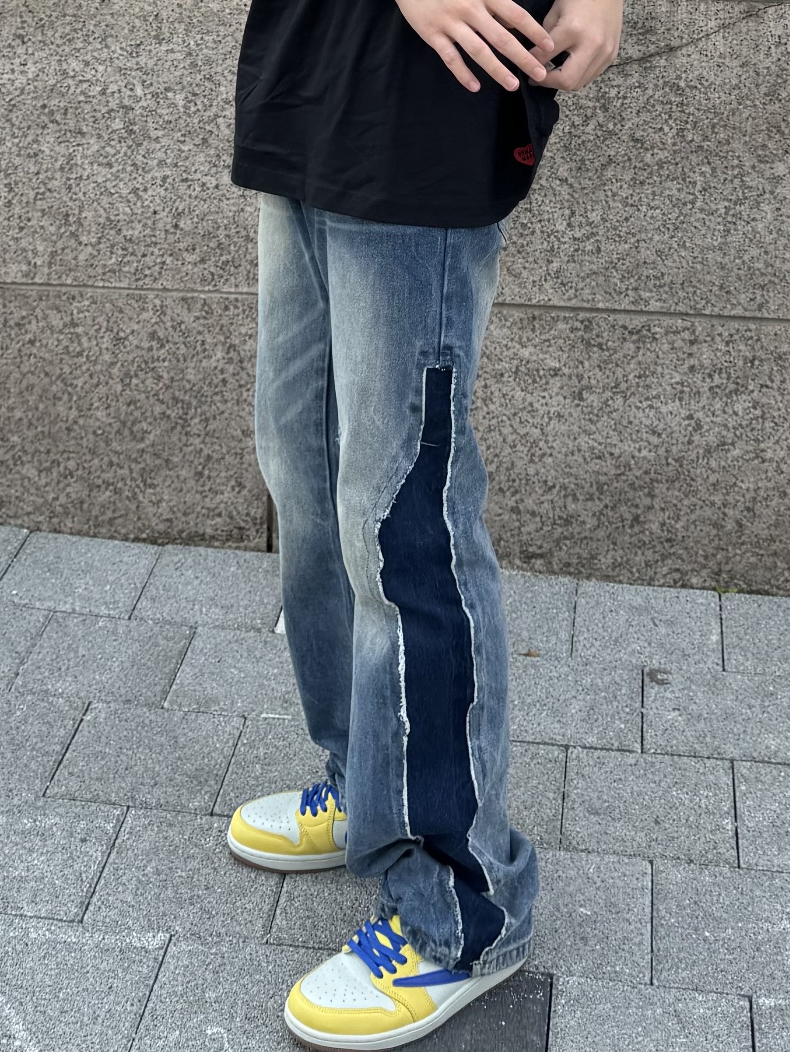 (W) Jordan 1 x Travis Scott Retro Low OG SP Canary, Human Made T-Shirts Black (3 Pack) 착용 스타일 - 1