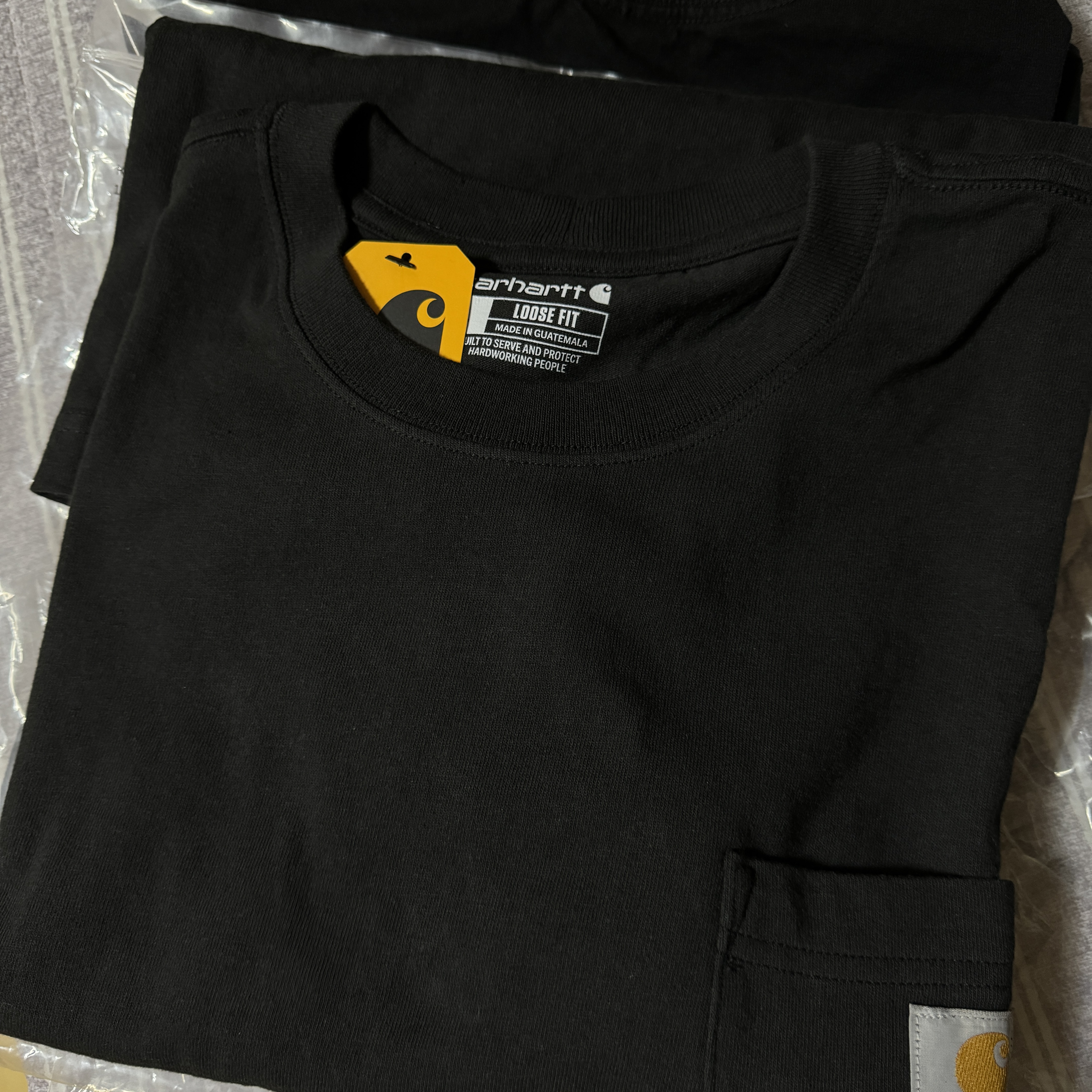 Carhartt Loose Fit Heavyweight Regular Short Sleeve Pocket T-Shirt Black 착용 스타일