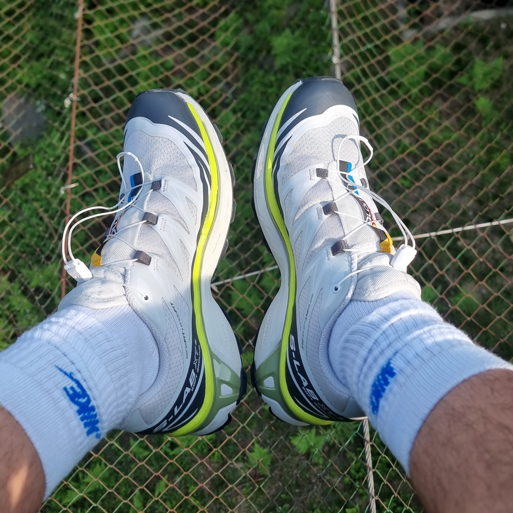 Salomon XT-6 Lunar Rock Magnet 착용 스타일