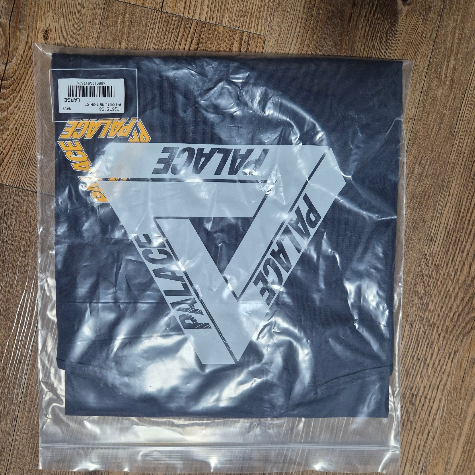 Palace P-3 Outline T-Shirt Navy - 24SS 착용 스타일