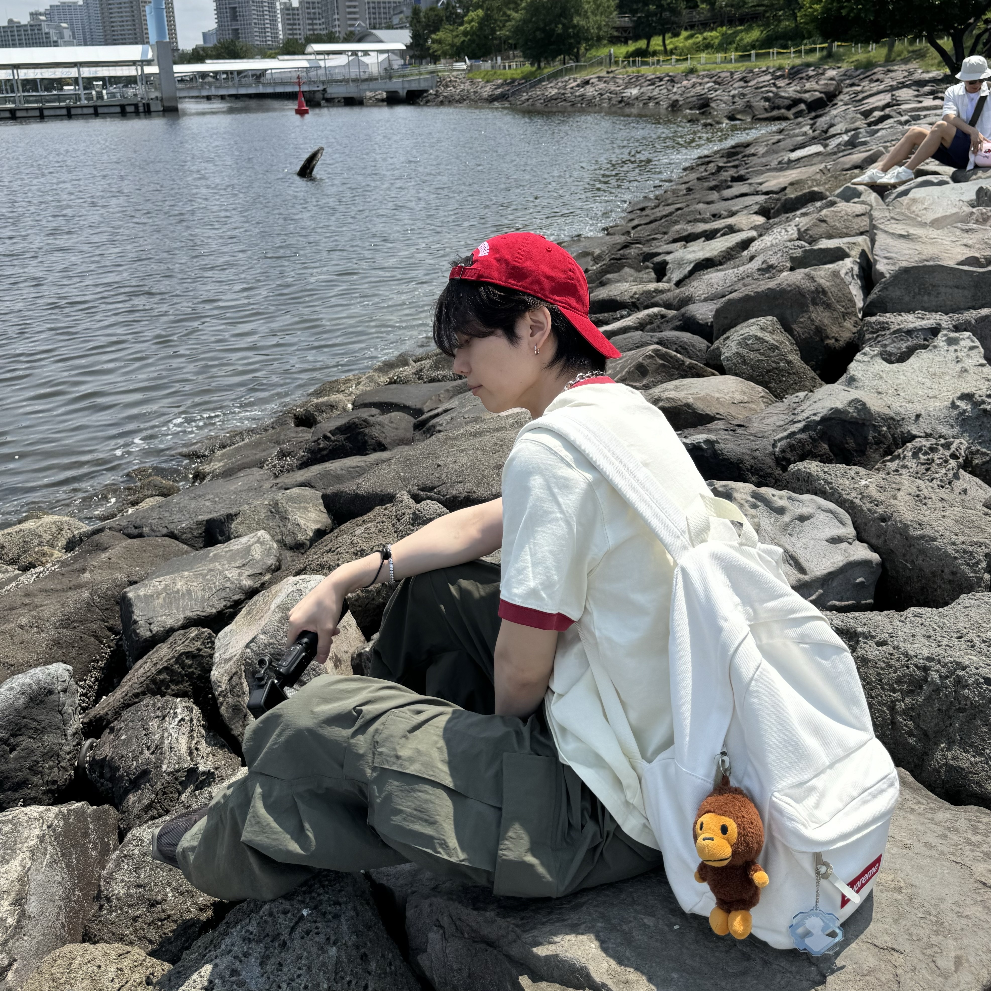 Supreme Canvas Backpack White, Nike x Matthew M Williams Zoom 004 Baroque Brown 착용 스타일 - 4
