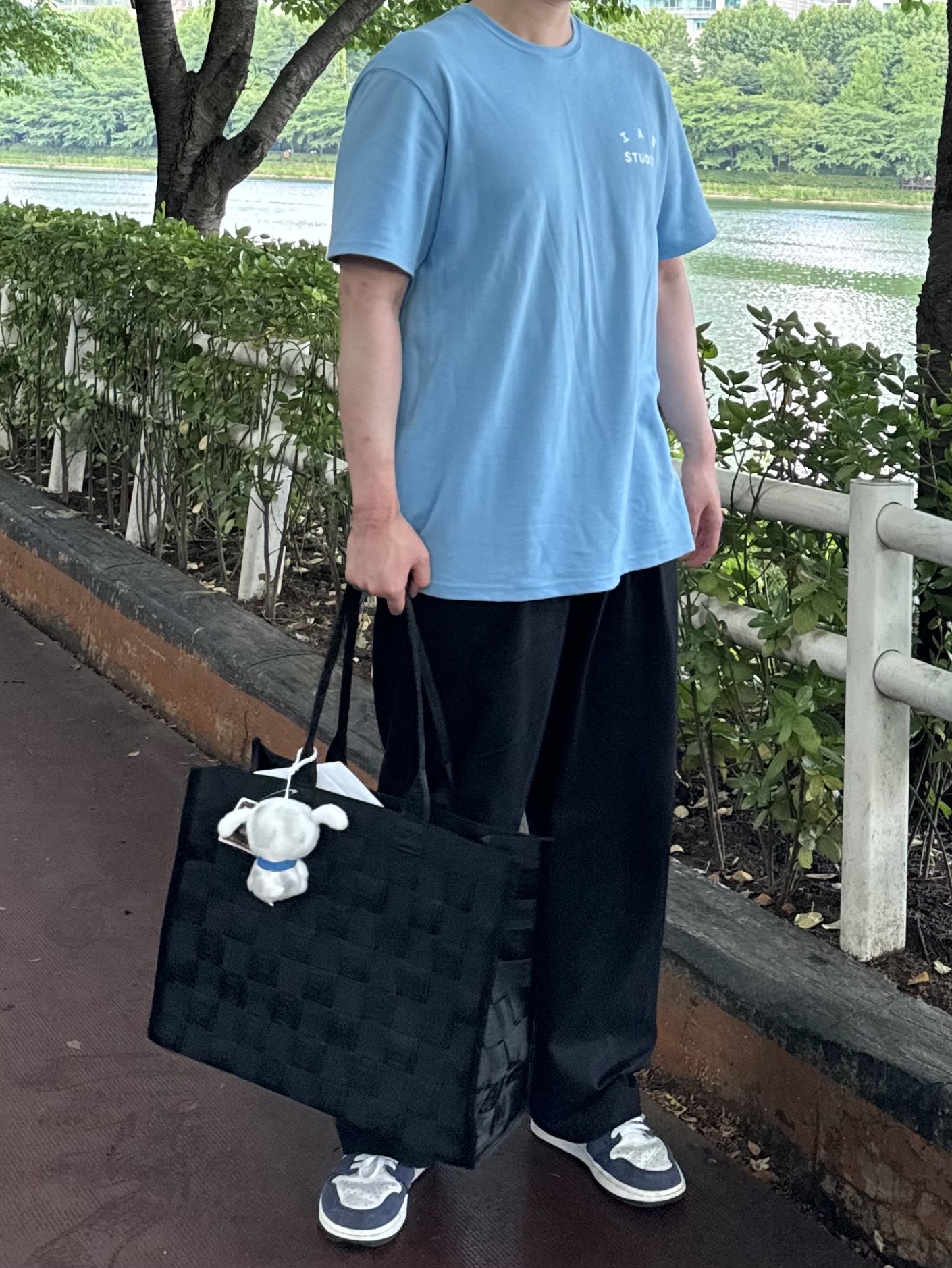 IAB Studio T-Shirt Sky Blue, Supreme Woven Tote Black - 24SS 착용 스타일