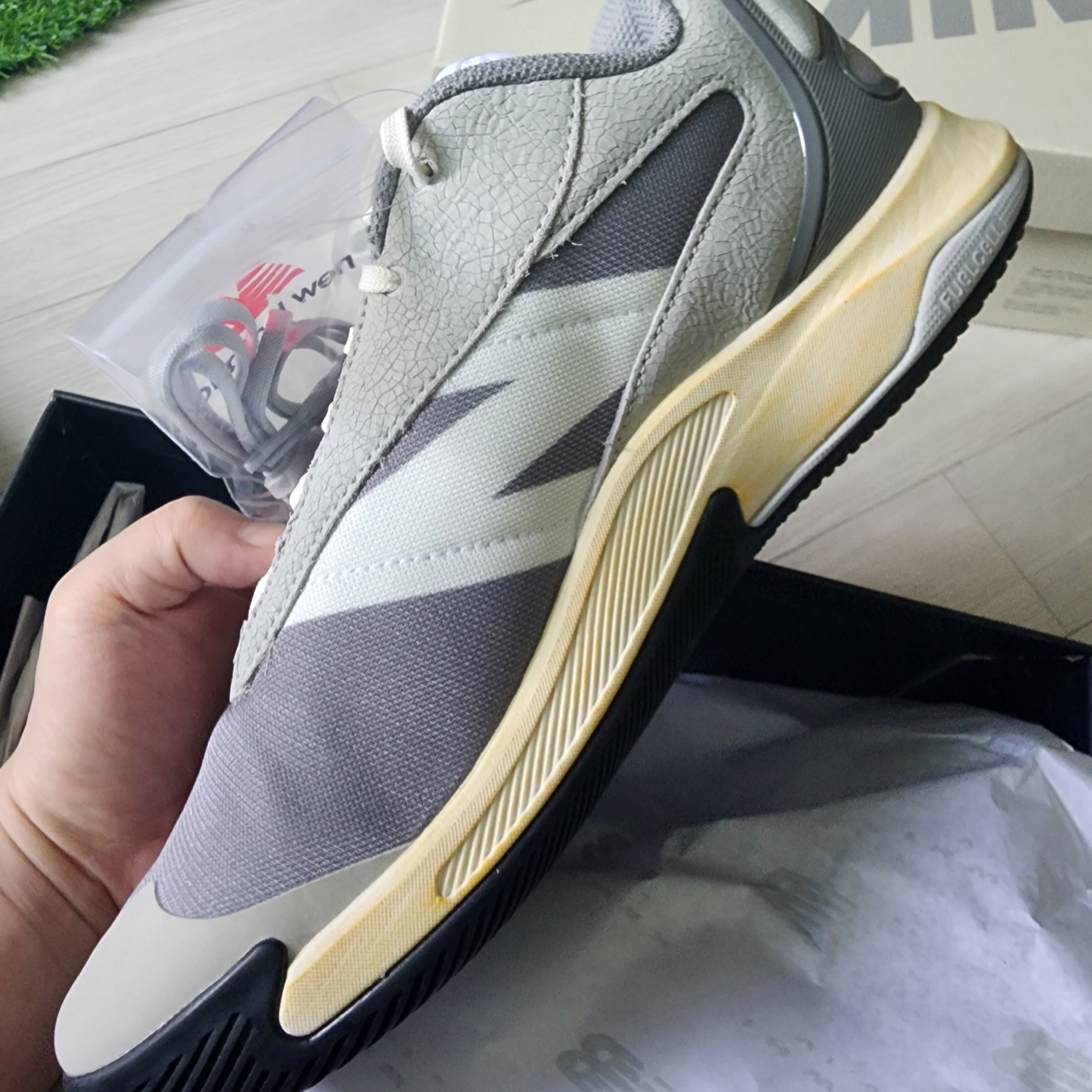 New Balance Kawhi 4 Slate Grey Angora - D Standard 착용 스타일 - 2