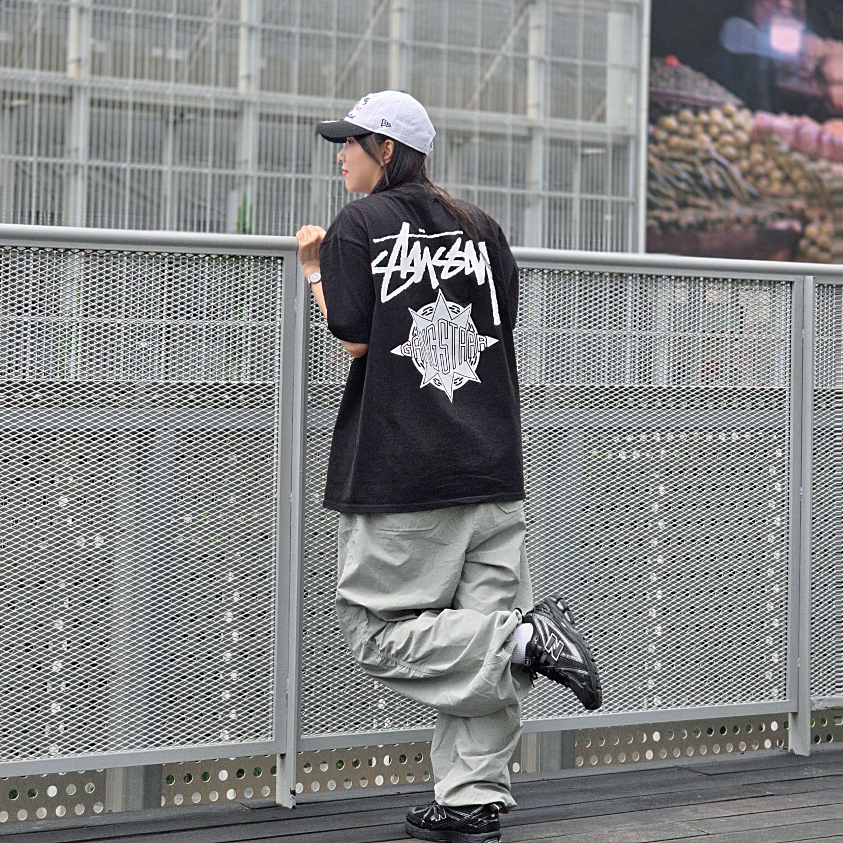 Stussy x Gang Starr Take It Personal T-Shirt Black, Thisisneverthat x New Era x MLB New York Yankees Unstructured Ball Cap White Black 착용 스타일 - 2