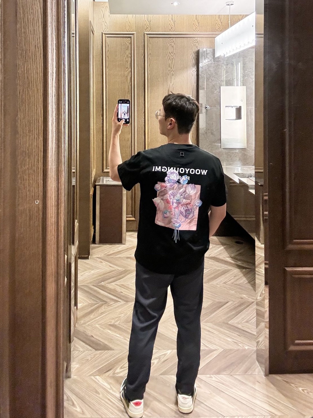 Wooyoungmi 3D Flower Back Logo T-Shirt Black - 24FW, (W) Jordan 1 x Travis Scott Retro Low OG SP Medium Olive 착용 스타일 - 2