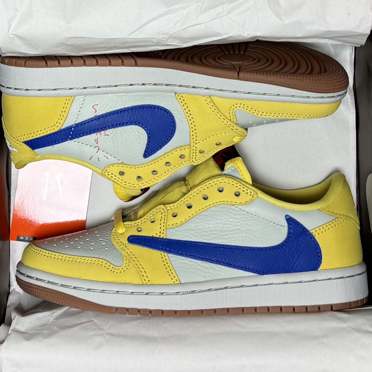 (W) Jordan 1 x Travis Scott Retro Low OG SP Canary 착용 스타일