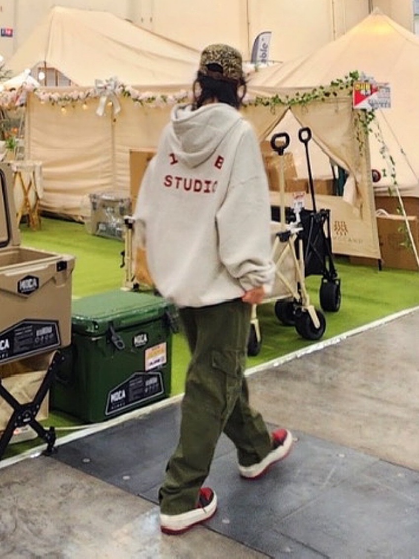 IAB Studio Hoodie Oatmeal Burgundy, Supreme Washed Chino Twill Camp Cap Leopard - 23FW 착용 스타일