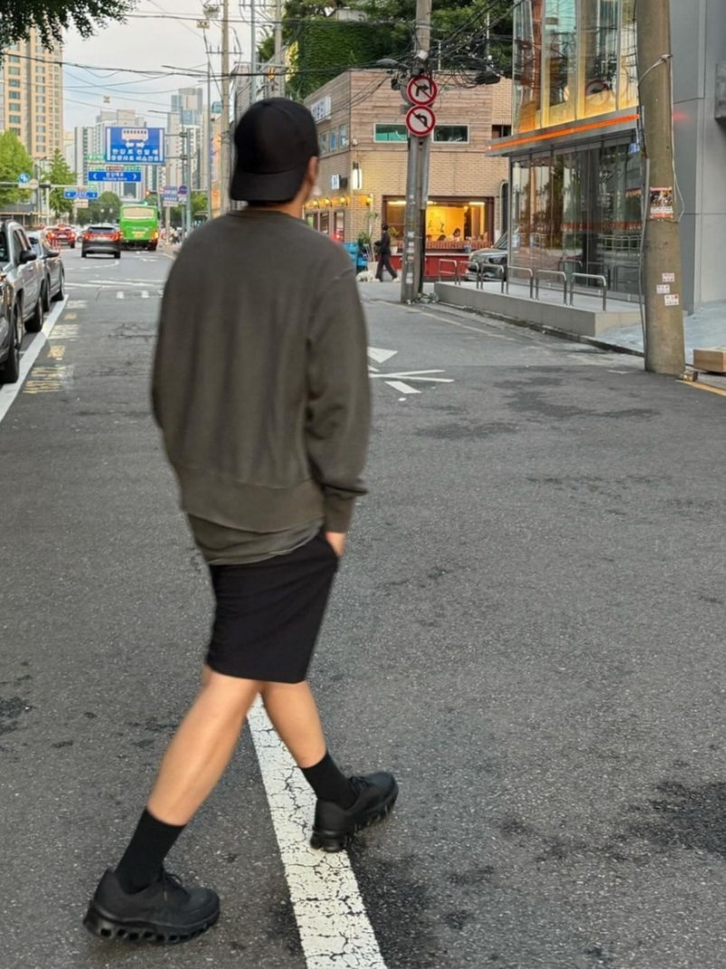 On Running x Post Archive Faction (Paf) Cloudmonster 2 Black Magnet 착용 스타일 - 2