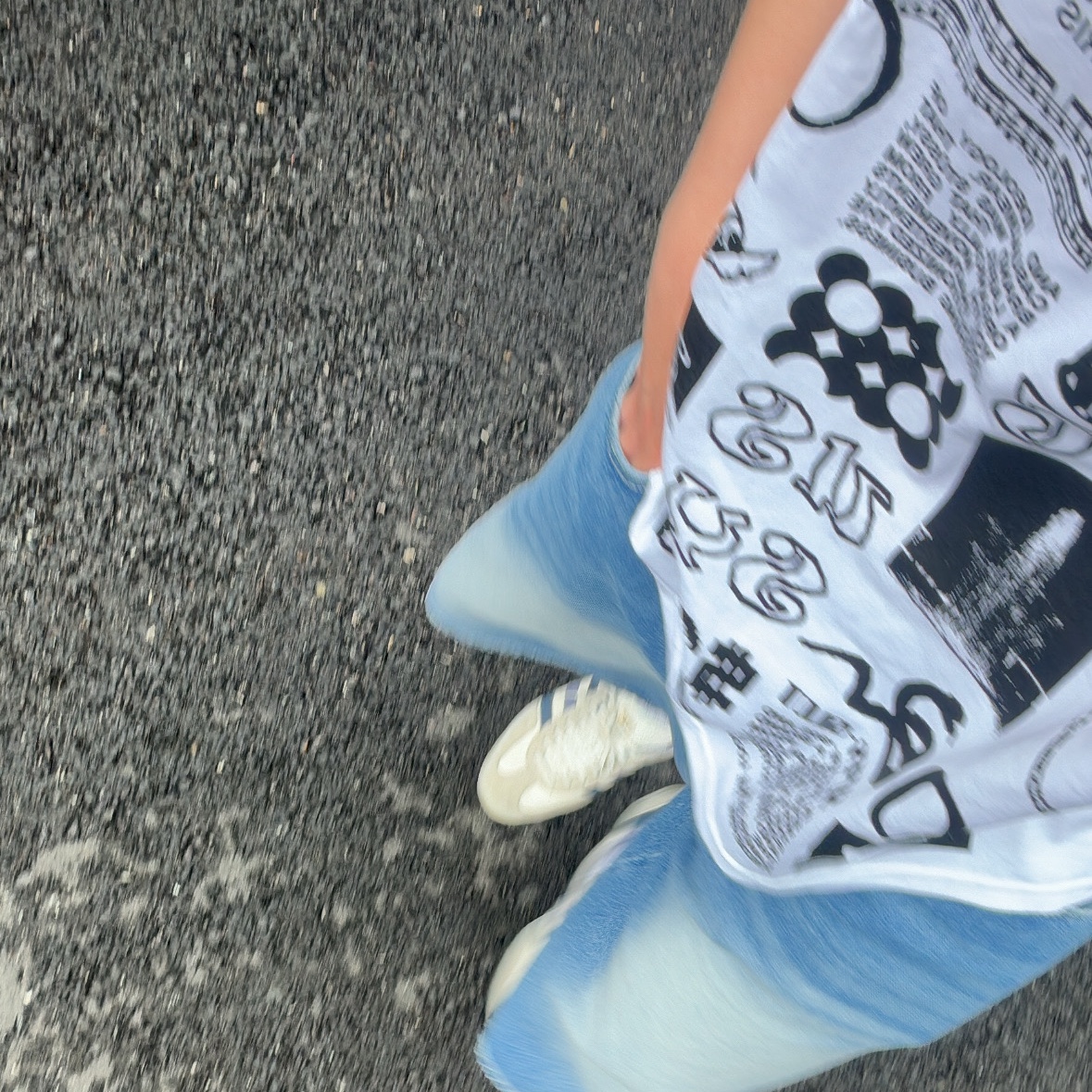 Stussy Sara T-Shirt White 착용 스타일