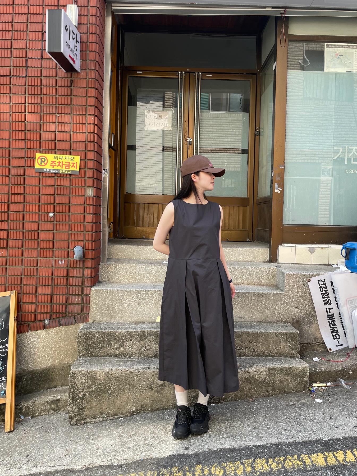 로아 하이킹 카타리나 블랙, 아크테릭스 컨실 15 백팩 블랙 착용 스타일 - 3