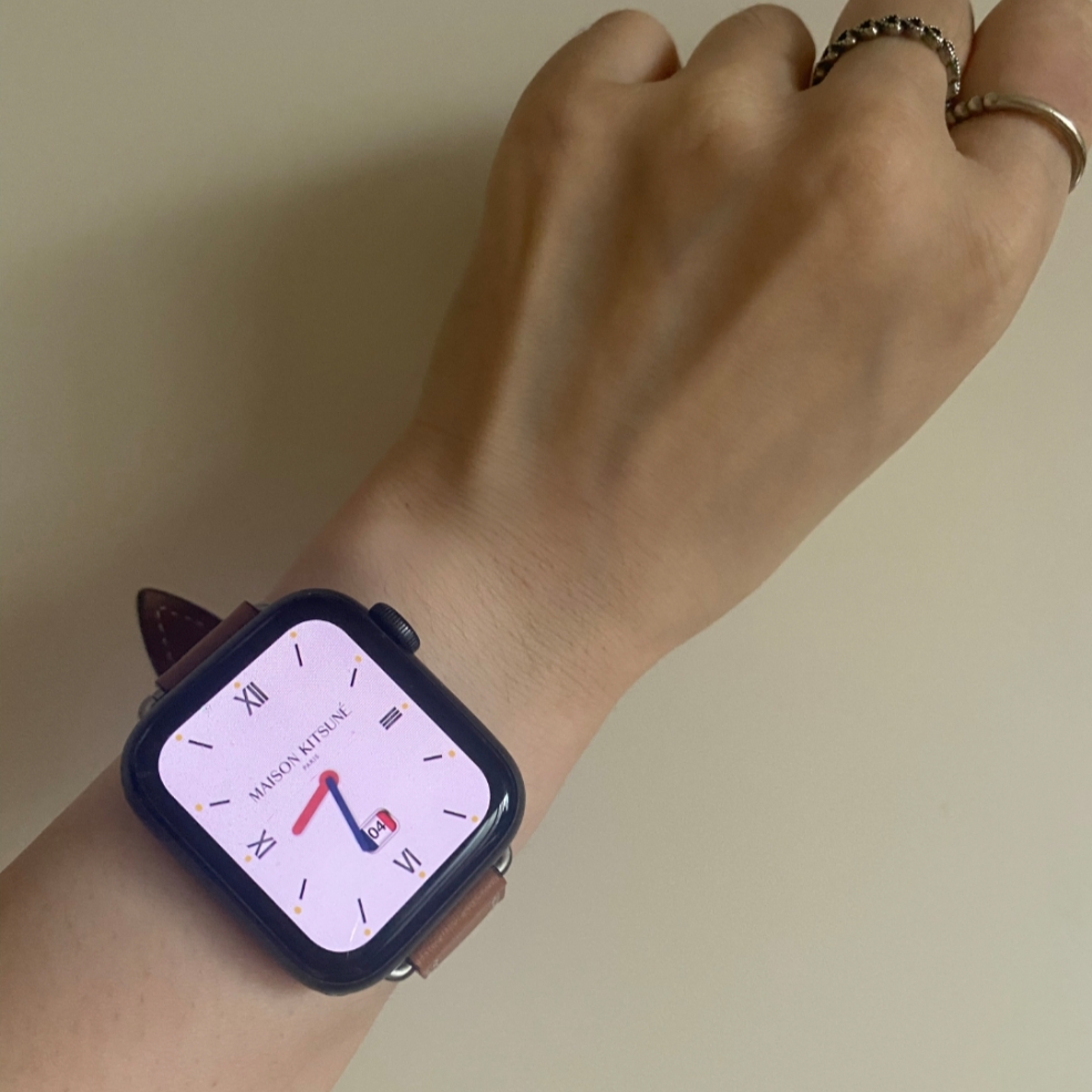 Apple Watch SE 2023 40mm GPS Starlight Aluminium Case with Sport Band S/M Starlight (Korean Ver.) 착용 스타일