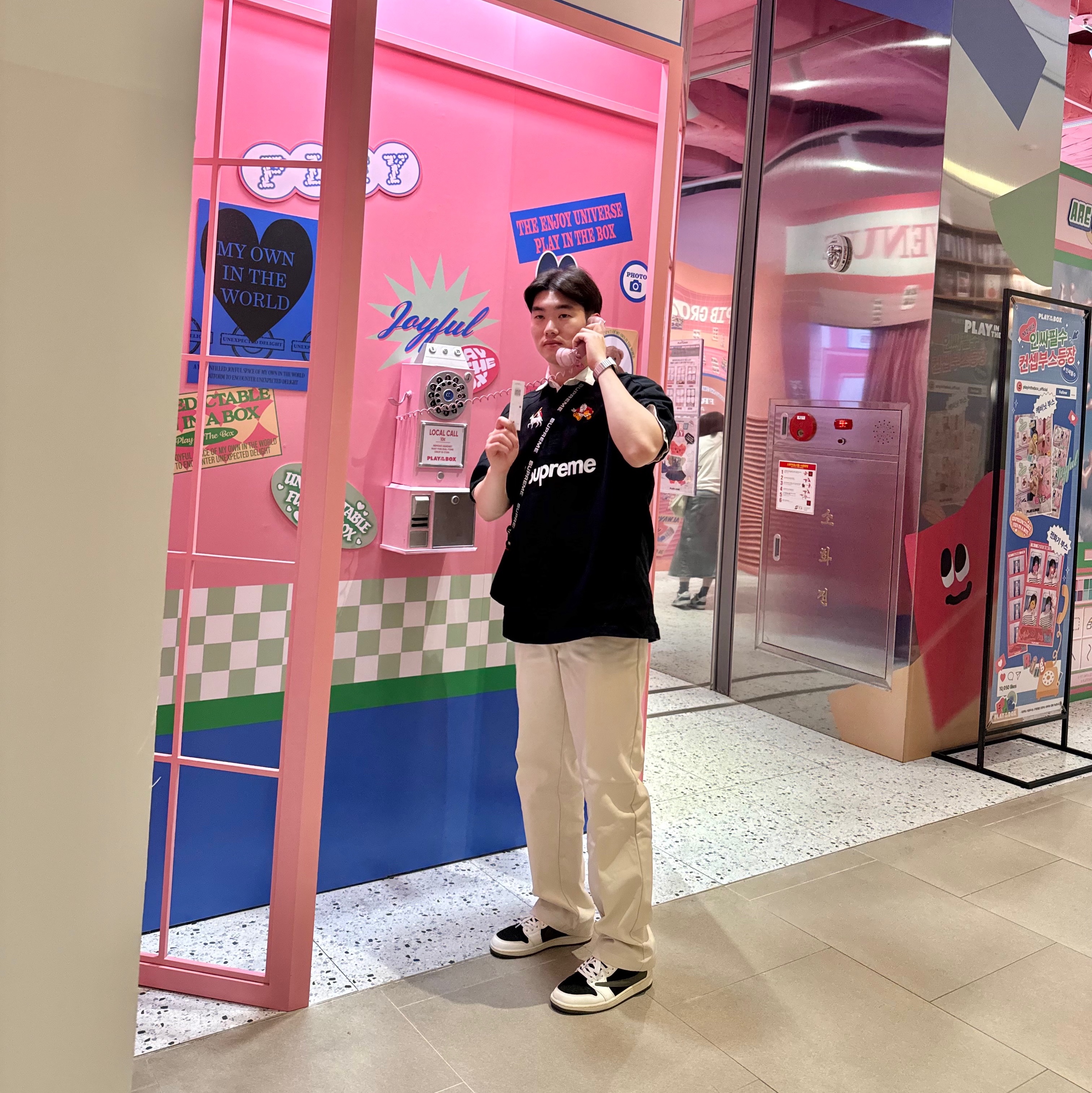 Supreme S/S Rugby Black - 24SS, (W) Jordan 1 x Travis Scott Retro Low OG SP Medium Olive 착용 스타일