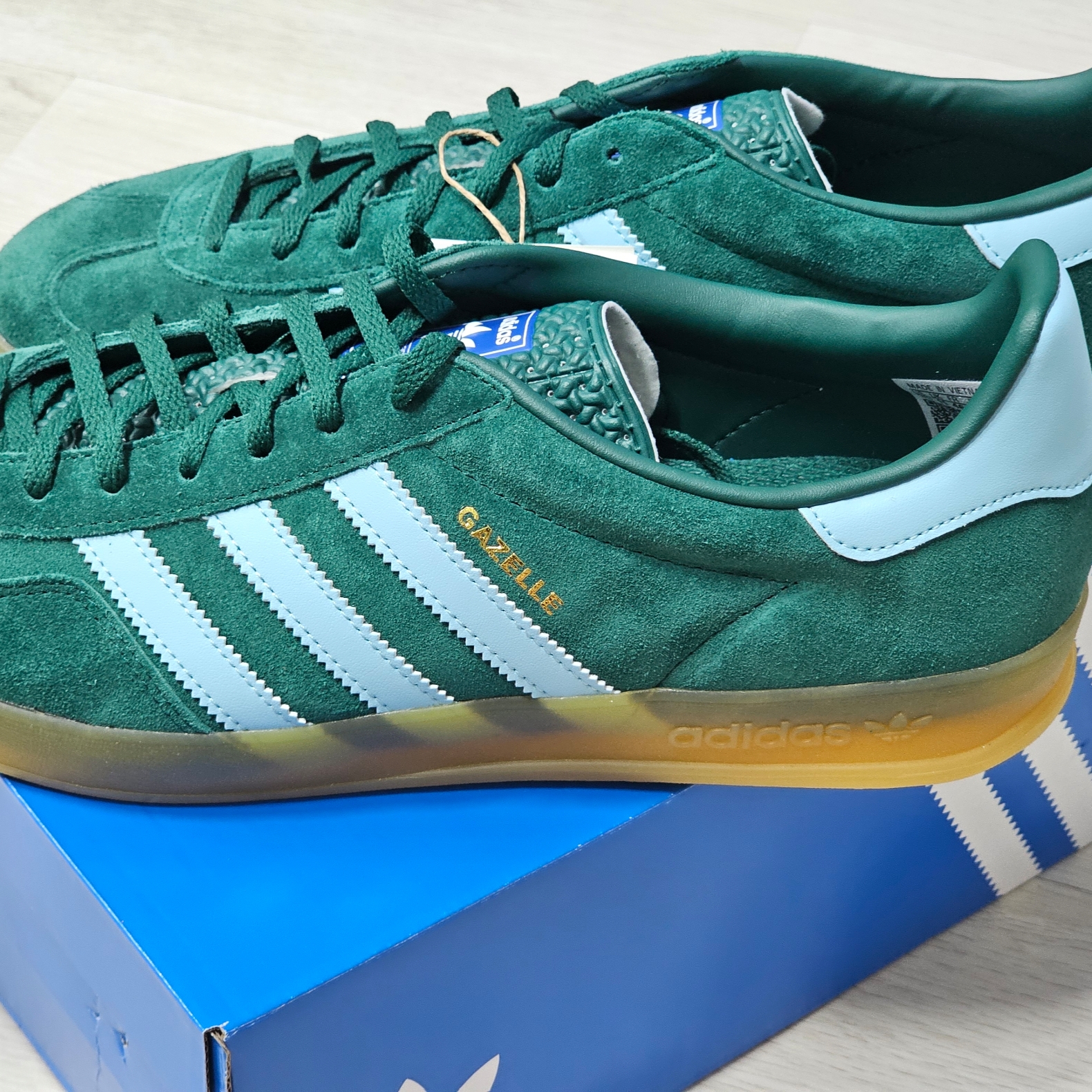 Adidas Gazelle Indoor Collegiate Green Hazy Sky 착용 스타일 - 2