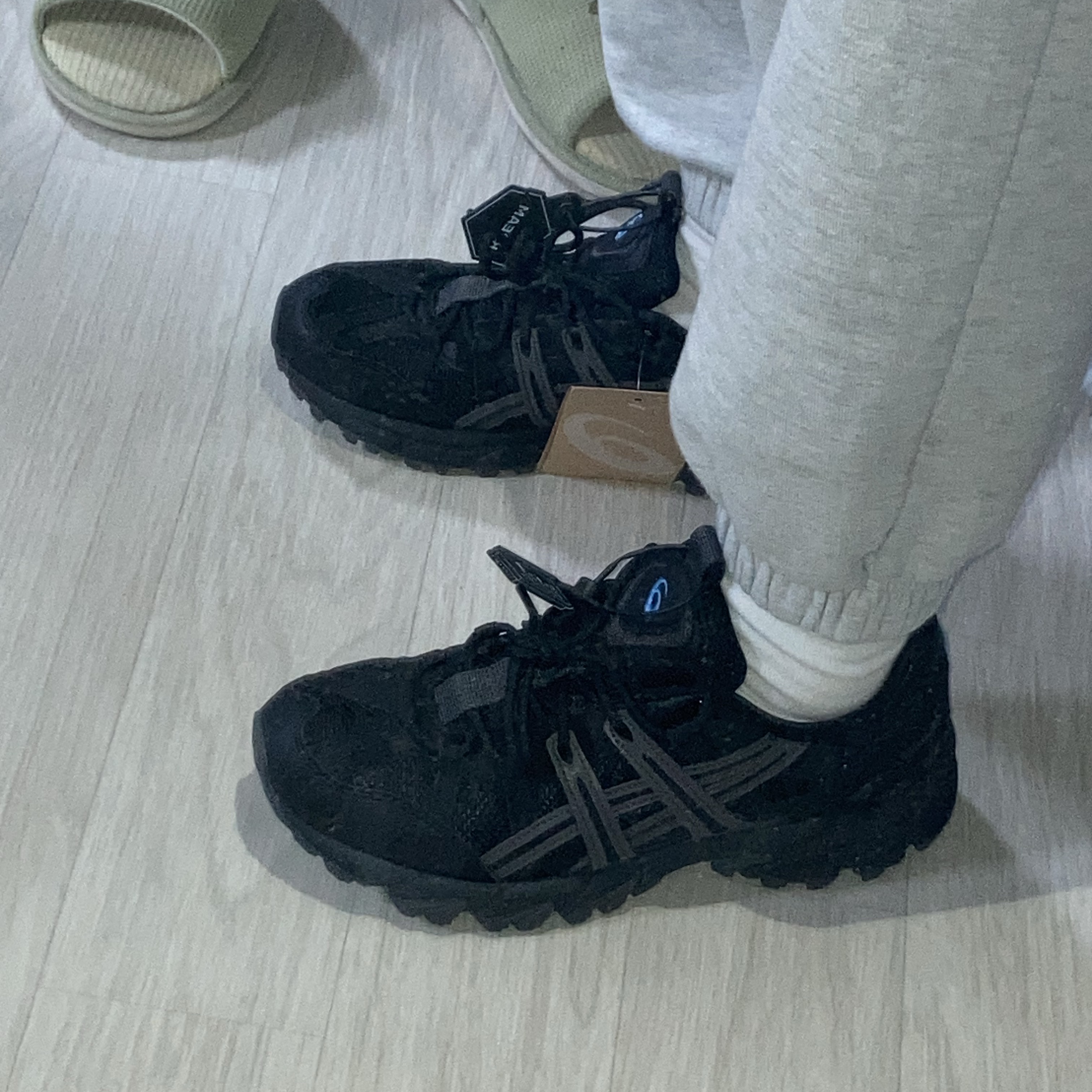 Asics Gel-Sonoma 15-50 Black Obsidian Grey 착용 스타일 - 1