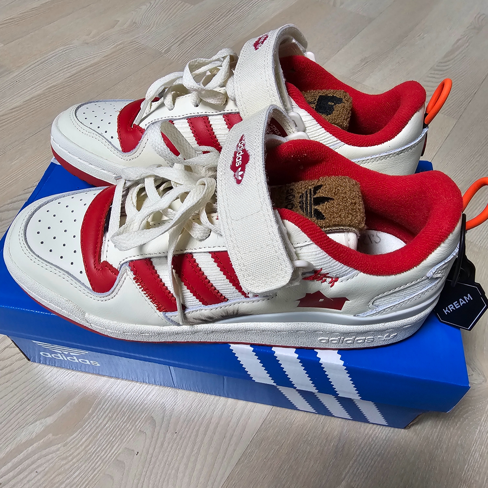 Adidas Forum Low Home Alone 착용 스타일 - 2
