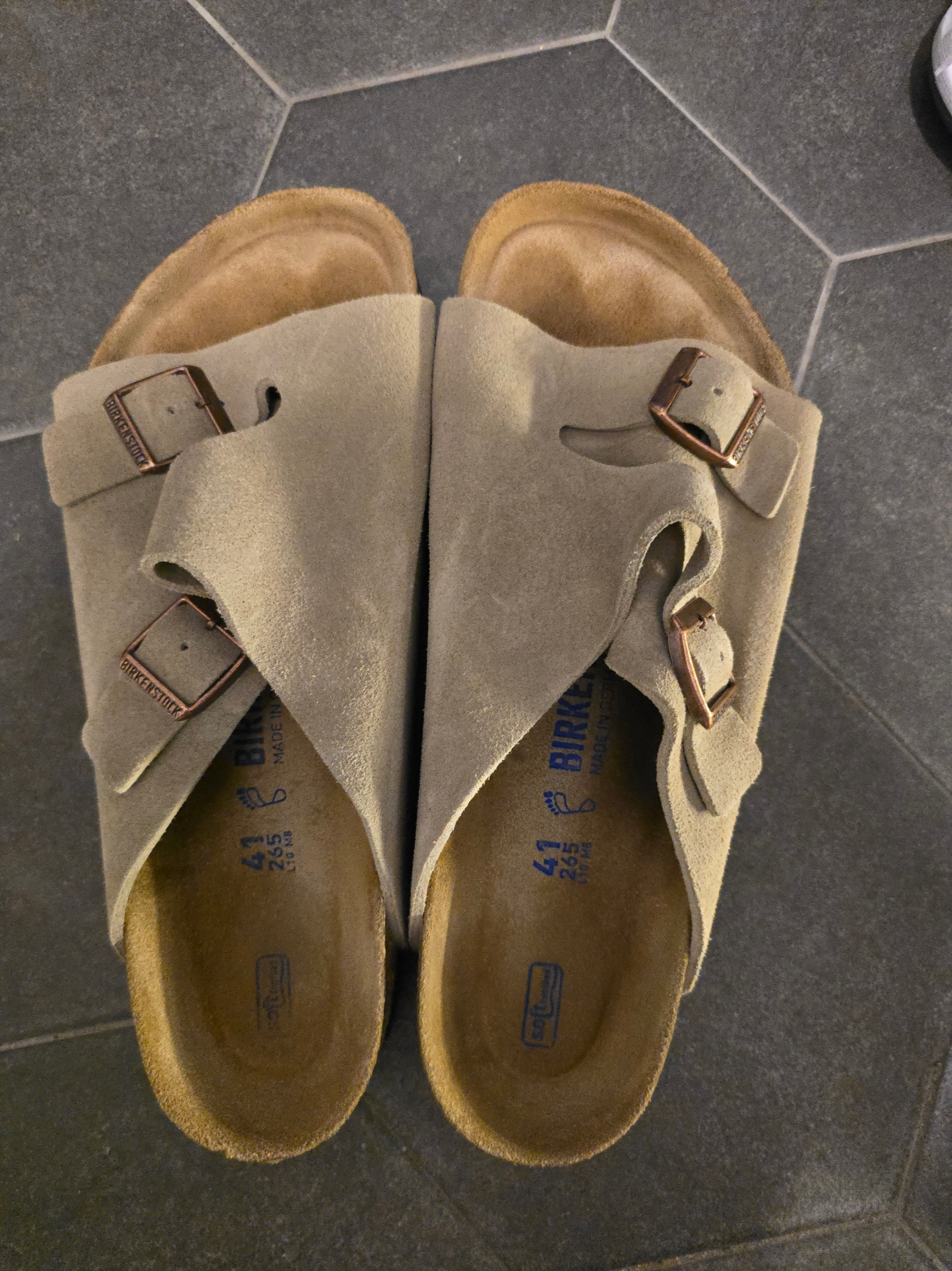 Birkenstock Zurich Suede Leather Taupe - Regular 착용 스타일