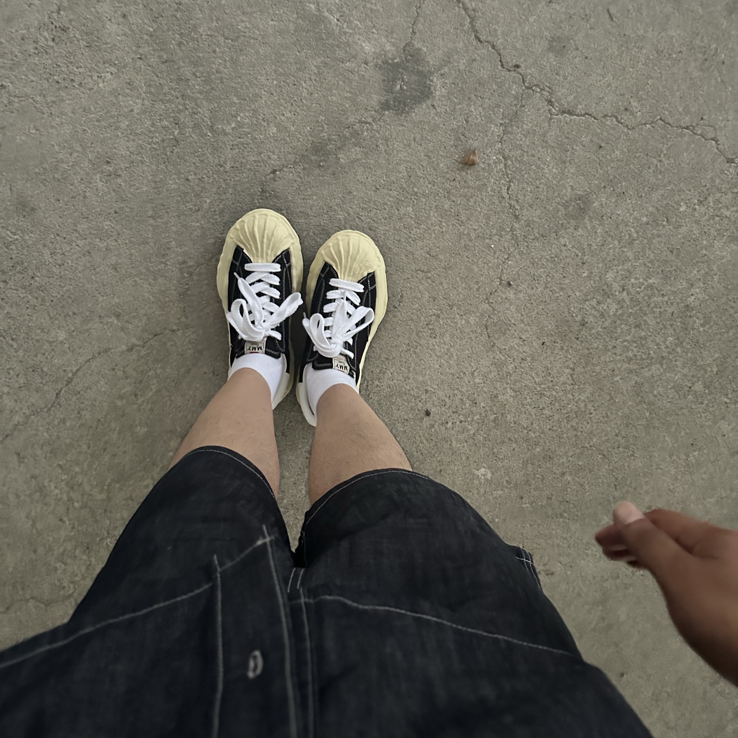 Maison Mihara Yasuhiro Blakey VL OG Sole Canvas Low-top Sneakers Black 착용 스타일 - 2