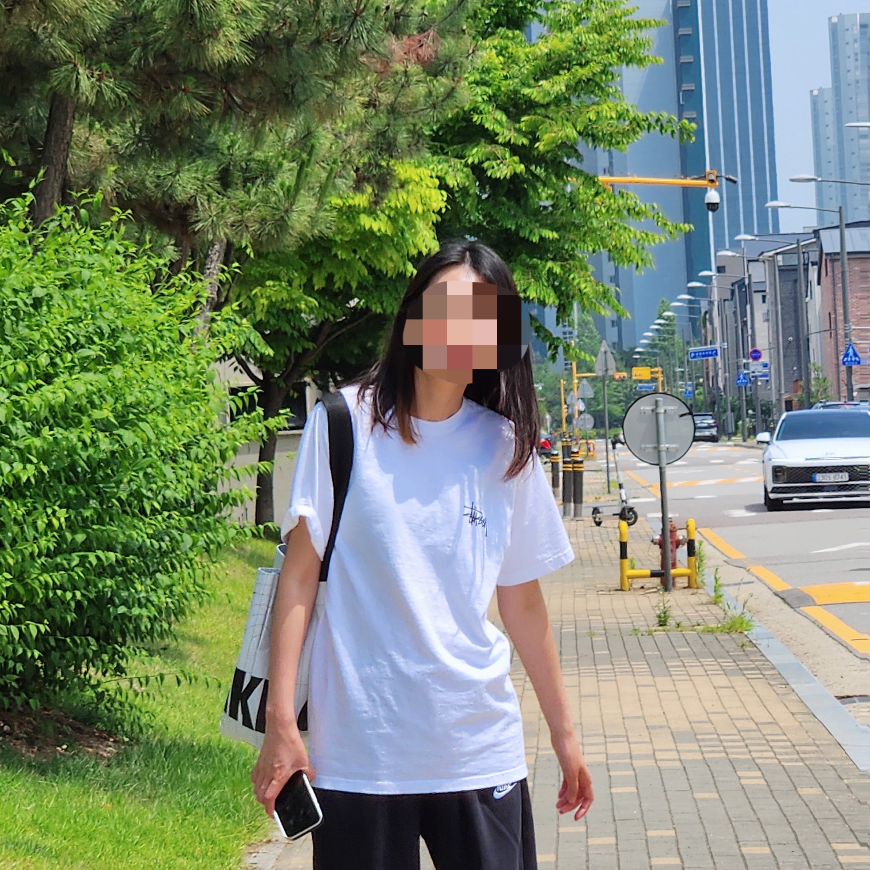 Stussy Basic Stussy T-Shirt White 2024, 2025, Casetify x Matin Kim iPhone Denim Pocket Magsafe Mirror Case Silver 착용 스타일 - 1