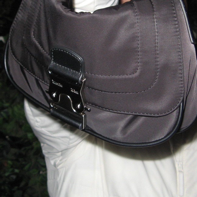 Matin Kim Mini Buckle Bag Black 착용 스타일