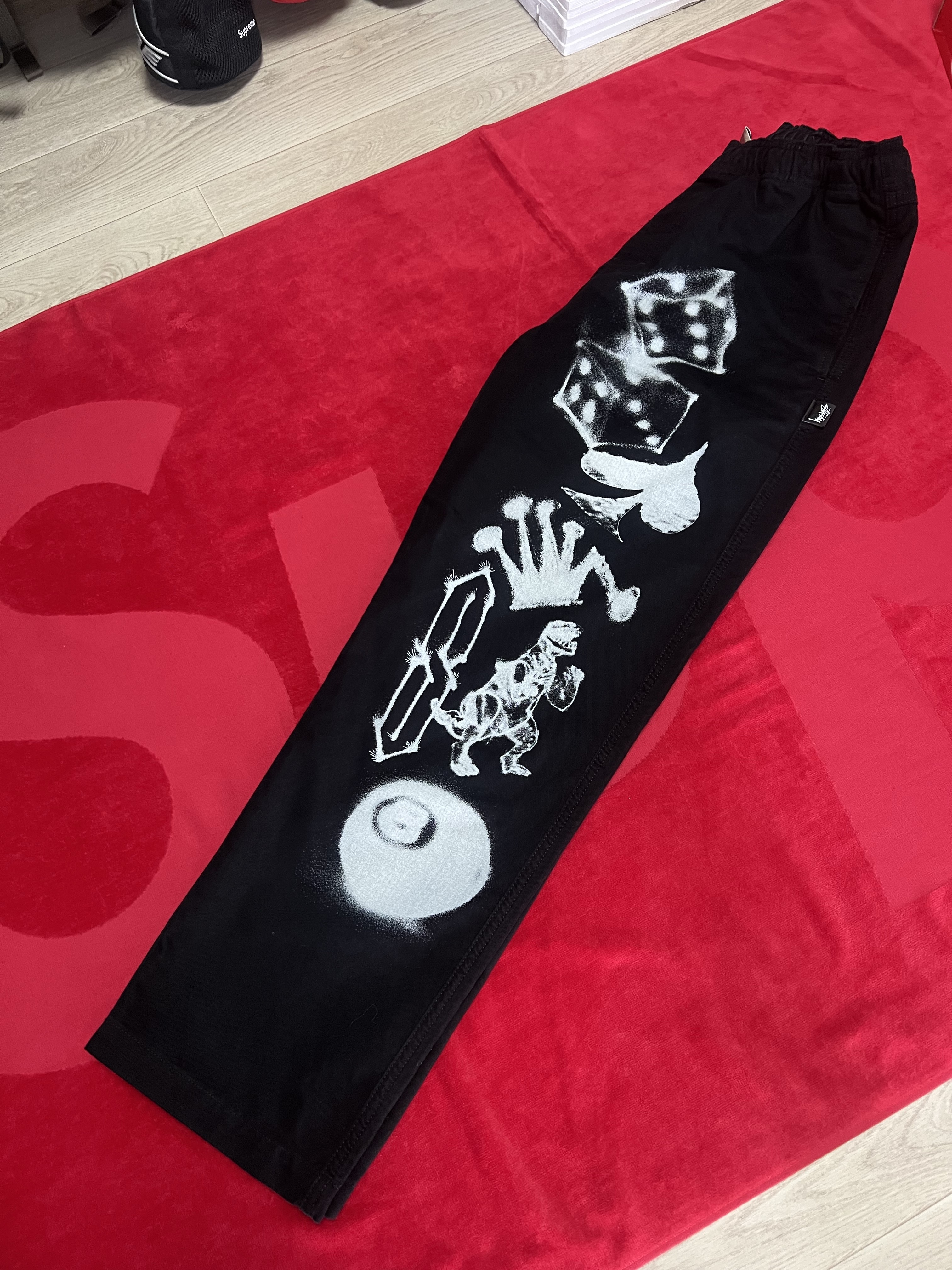 Stussy Airbrush Icon Beach Pants Black 착용 스타일