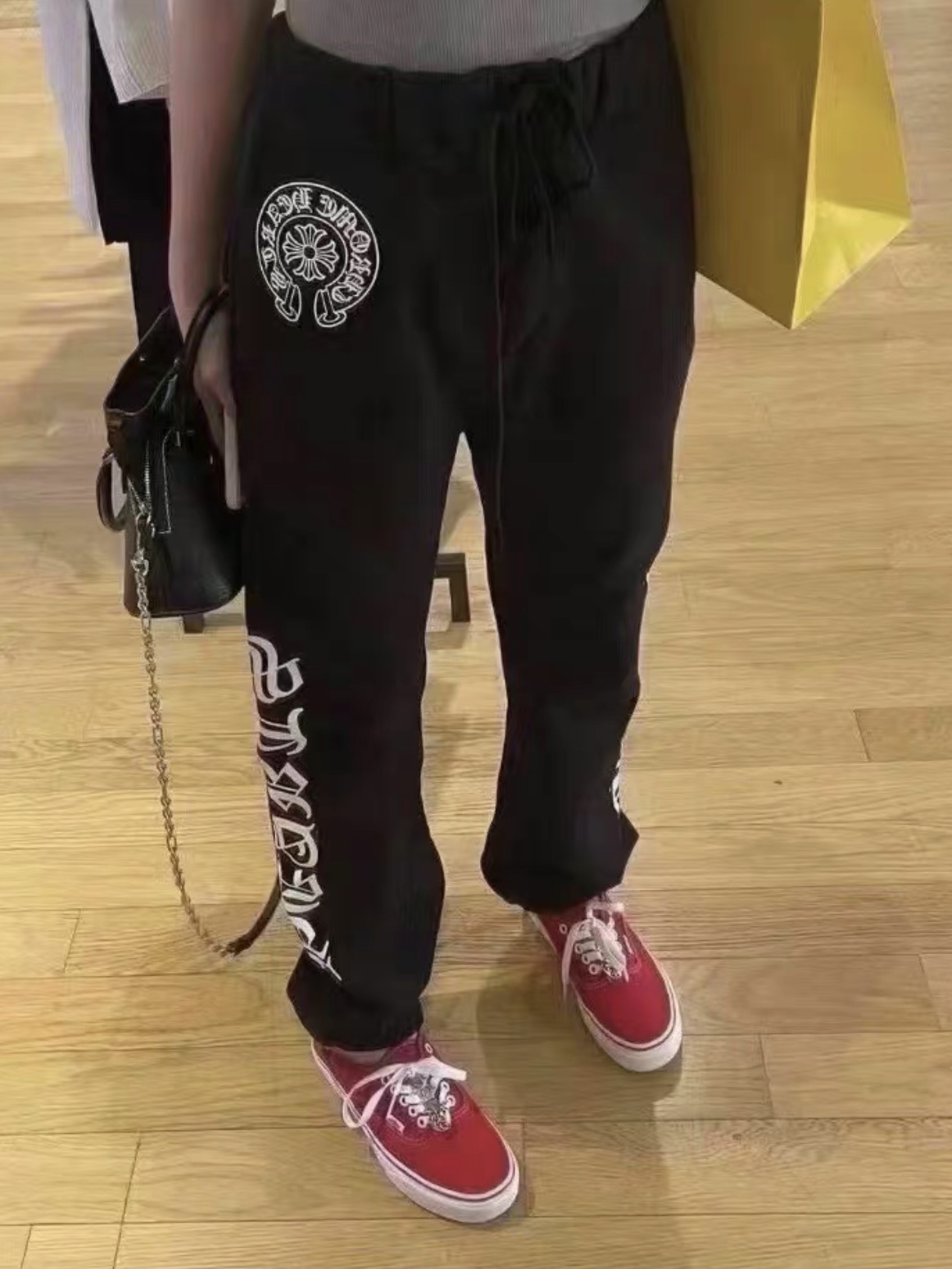 Chrome Hearts Horseshoe Fuck you Logo Sweatpants Black 착용 스타일