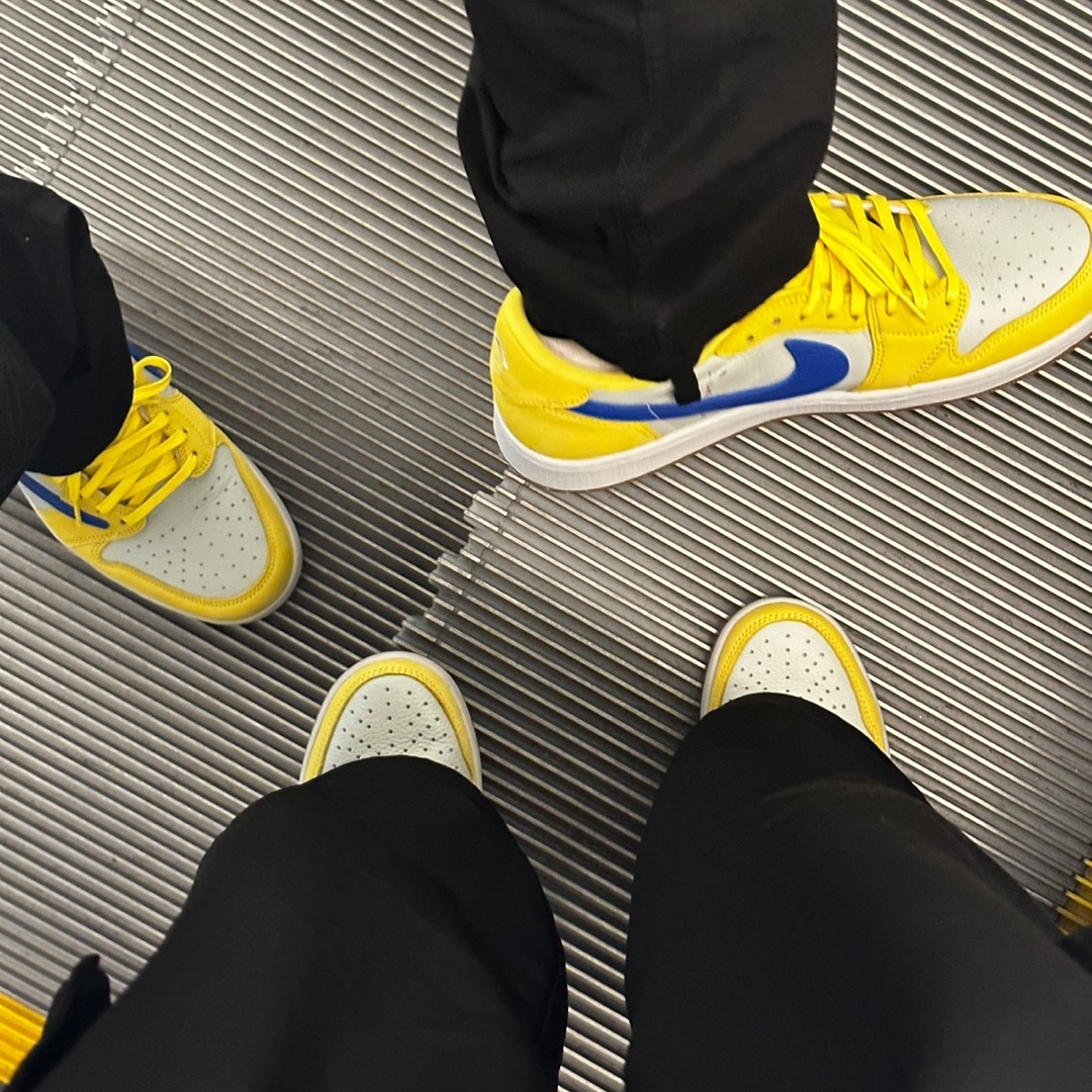 (W) Jordan 1 x Travis Scott Retro Low OG SP Canary 착용 스타일 - 1