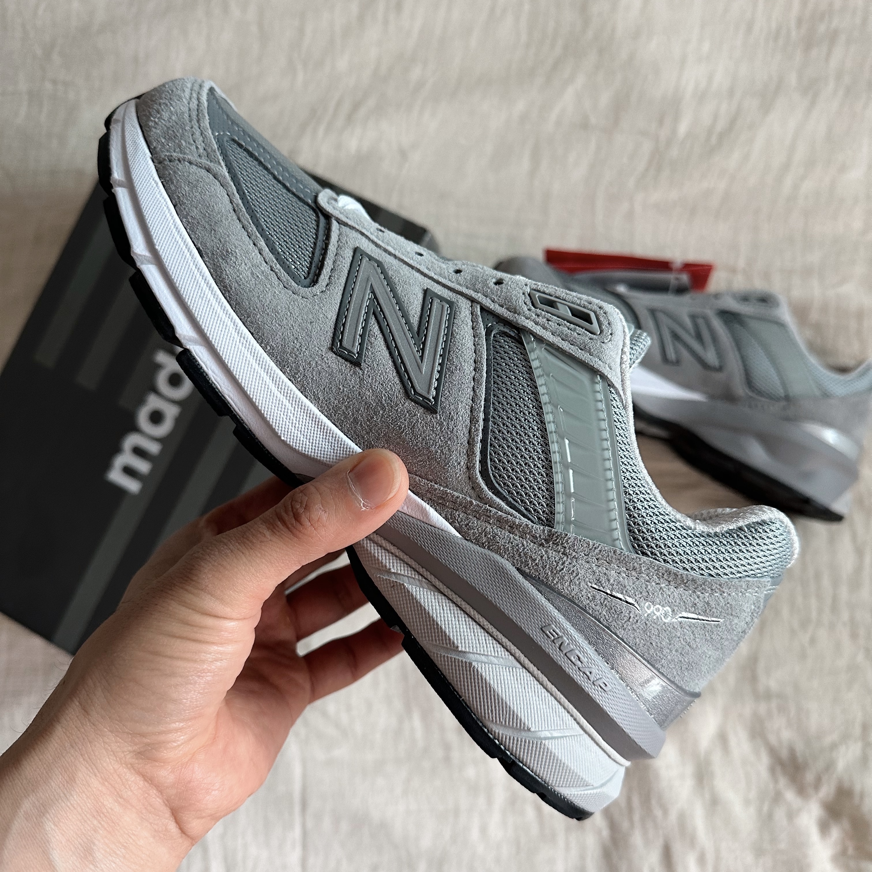 New Balance 990v5 Made in USA Grey - D Standard 착용 스타일 - 2