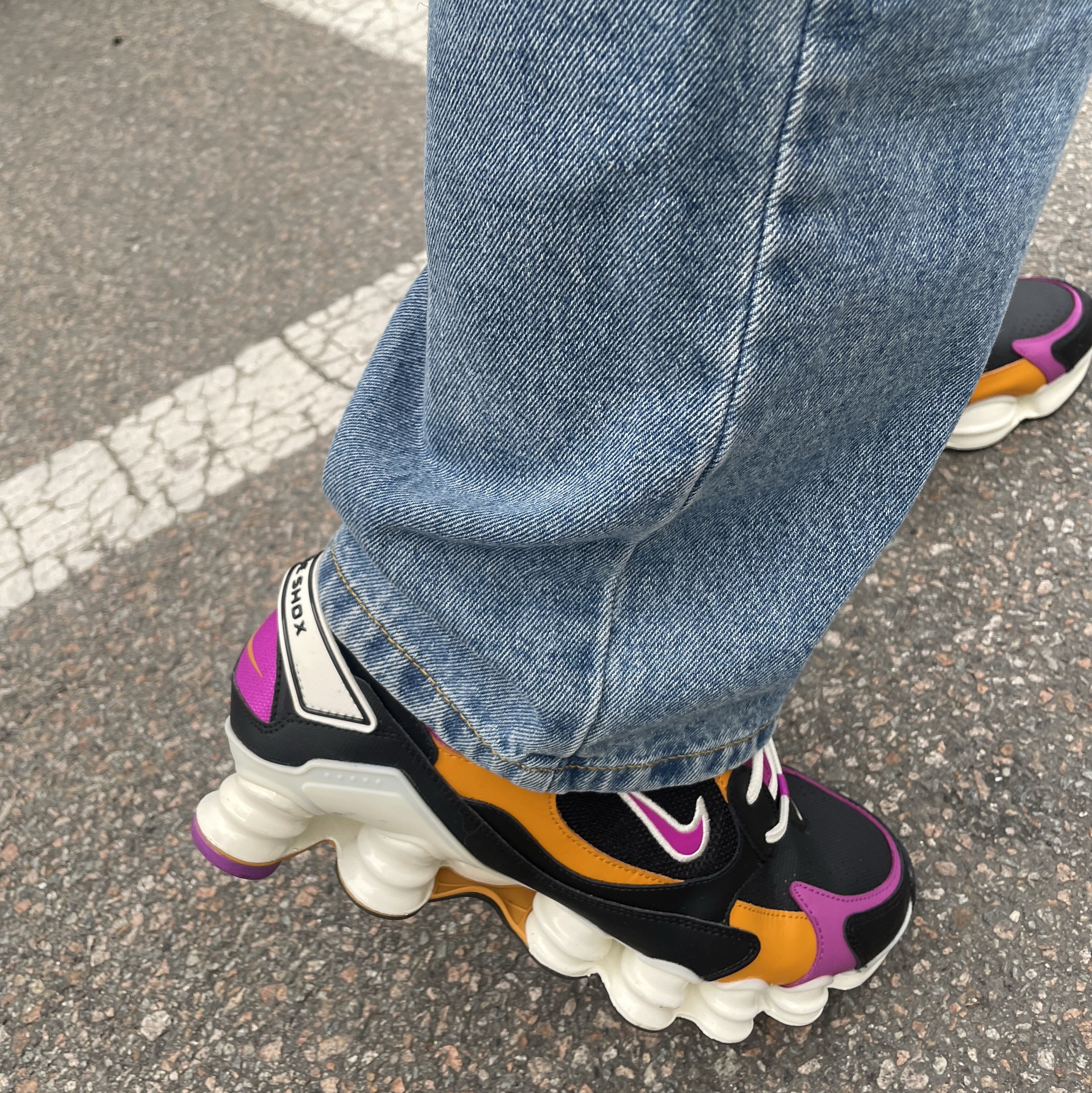 (W) Nike Shox Nova Black Violet, Jordan 1 Retro High Obsidian UNC 착용 스타일 - 1