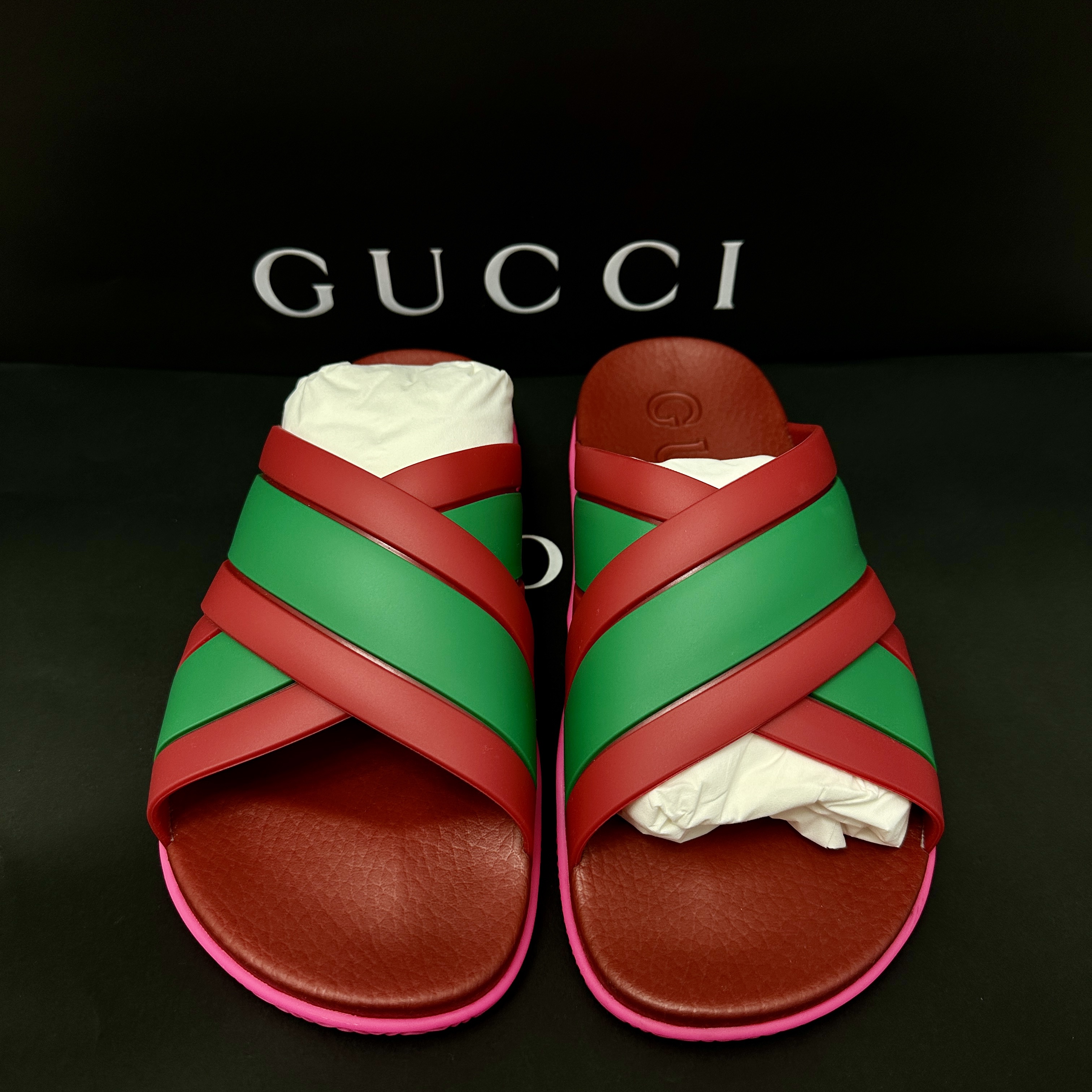 (W) Gucci Web Slide Pink Rubber Green Red 착용 스타일 - 1