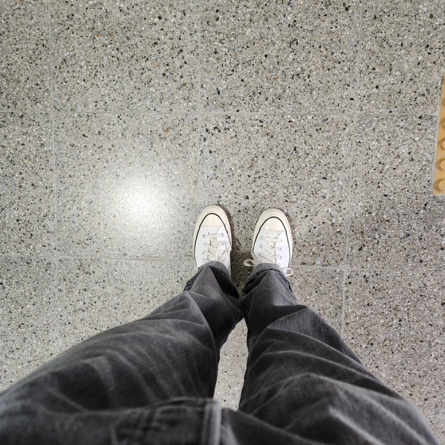 Converse Chuck 70 Black Pinstripe White 착용 스타일 - 2