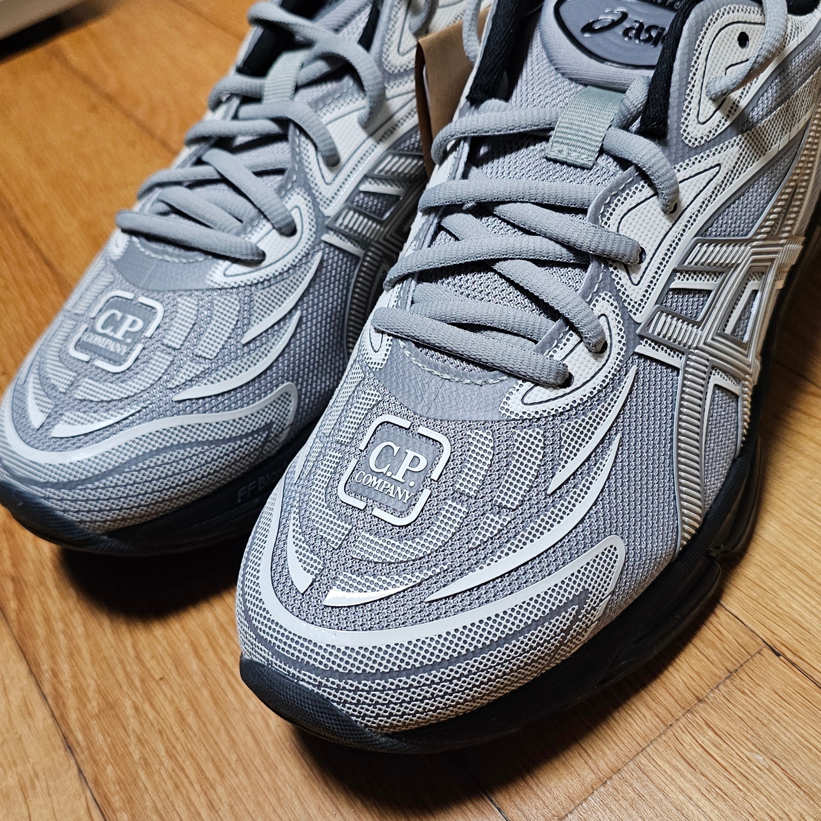 Asics x C.P. Company Gel-Quantum 360 VIII Cement Grey 착용 스타일