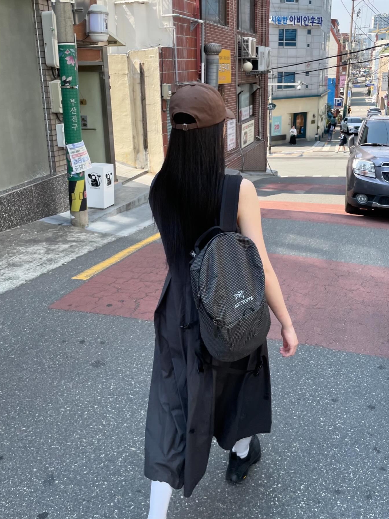 로아 하이킹 카타리나 블랙, 아크테릭스 컨실 15 백팩 블랙 착용 스타일 - 2