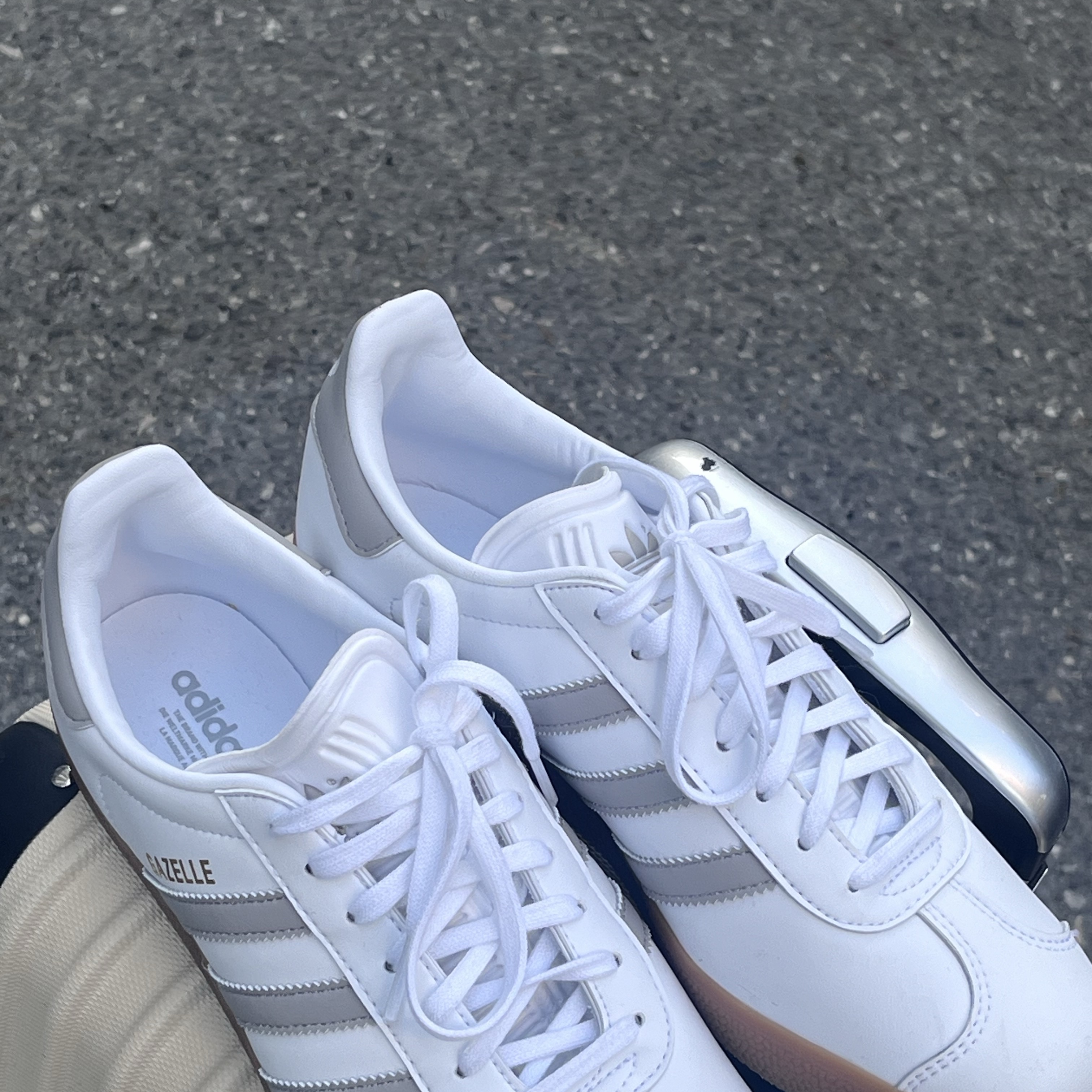 Adidas Gazelle White Grey 착용 스타일