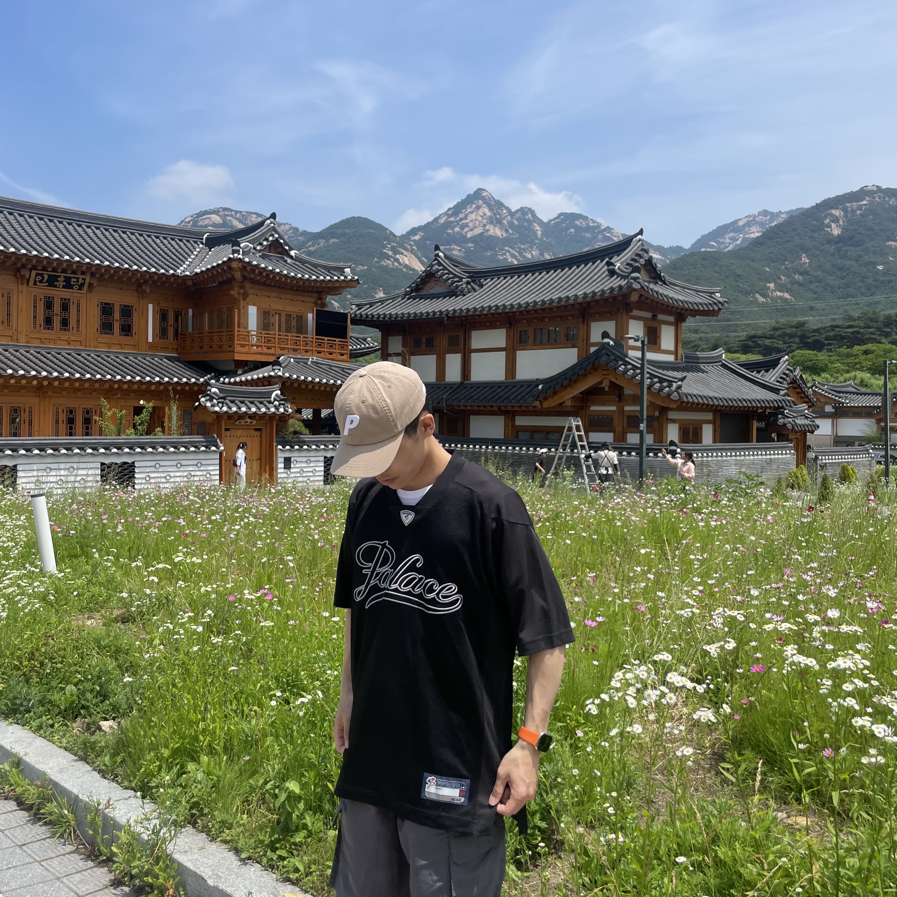 Palace Contender Mesh Jersey Black - 23FW, Palace P 6-Panel Tan - 24SS 착용 스타일 - 1