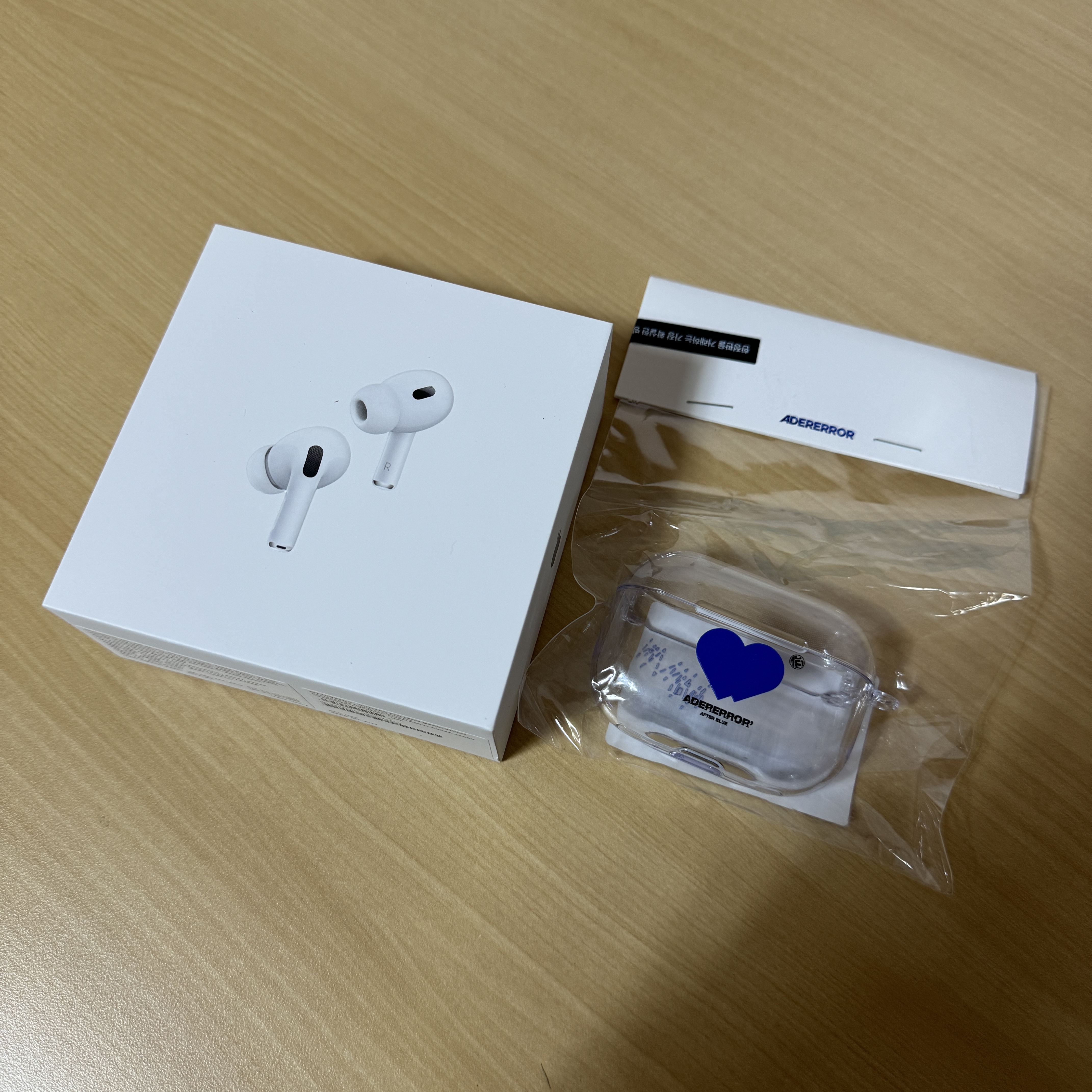 Ader Error Twin Heart AirPods Pro Hard Case Clear 착용 스타일