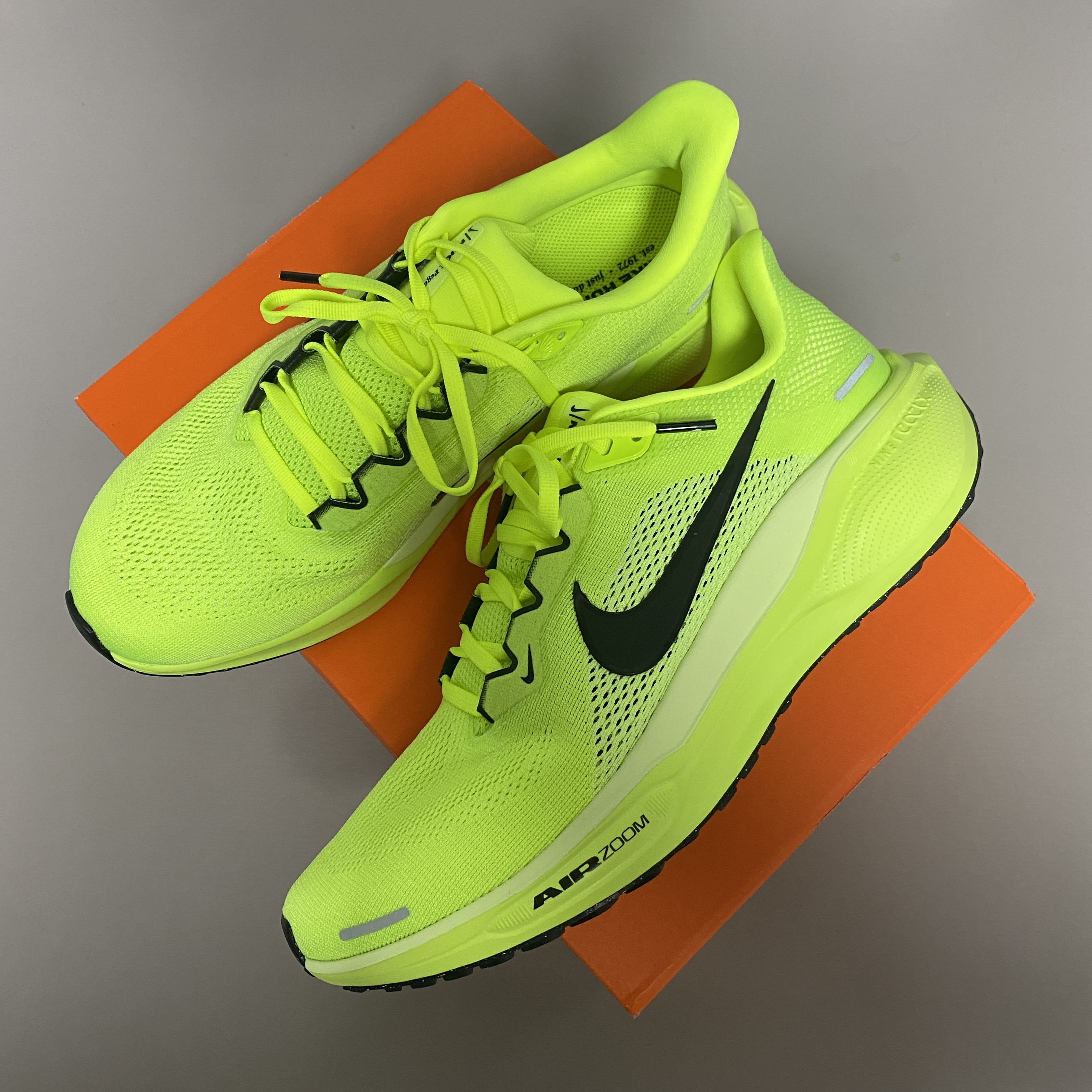 Nike Air Zoom Pegasus 41 Volt Barely Volt 착용 스타일
