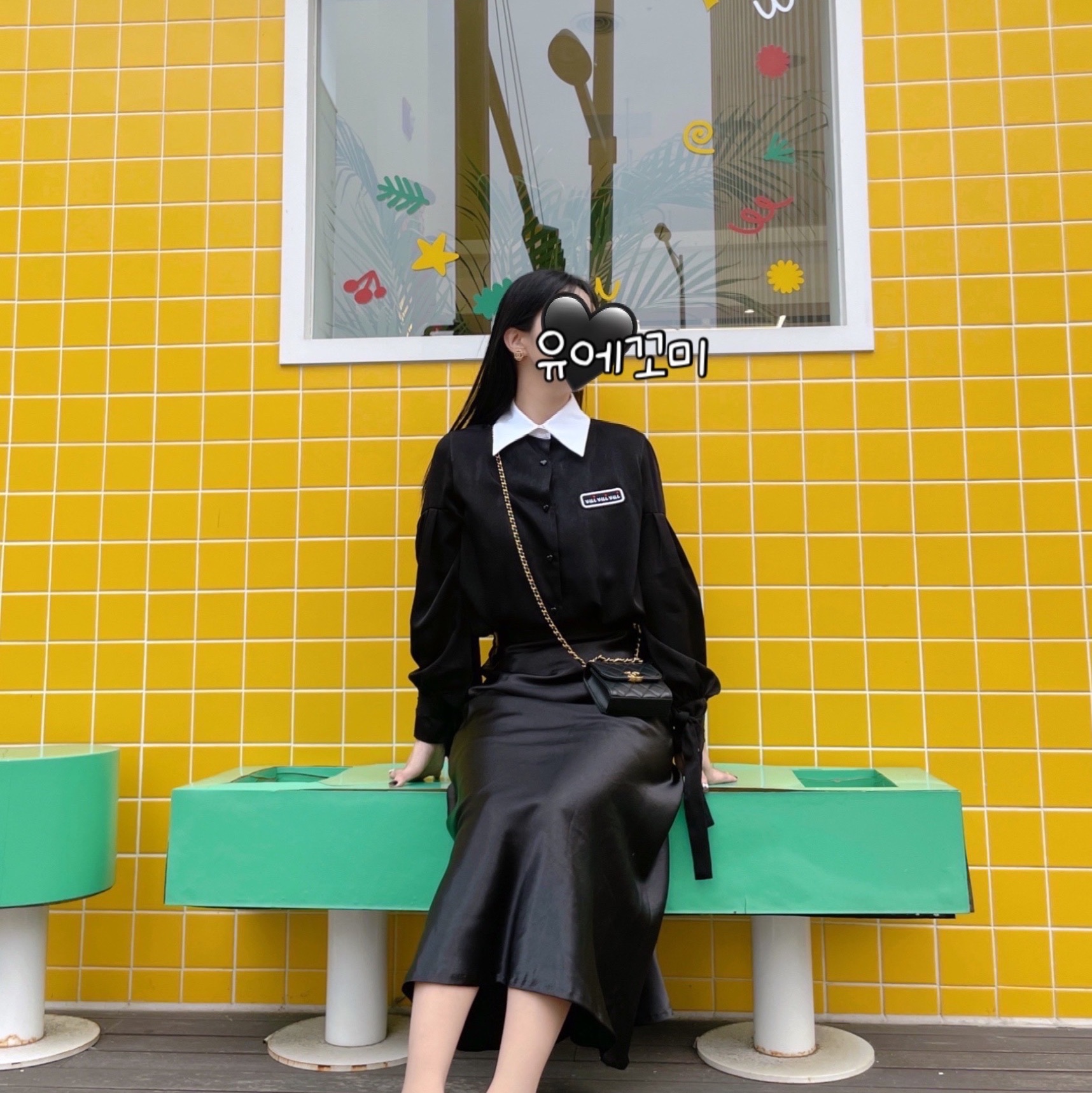 Chanel Clutch with Chain Grained Calfskin & Gold Black, (W) Chanel Earrings Metal & Gold 착용 스타일