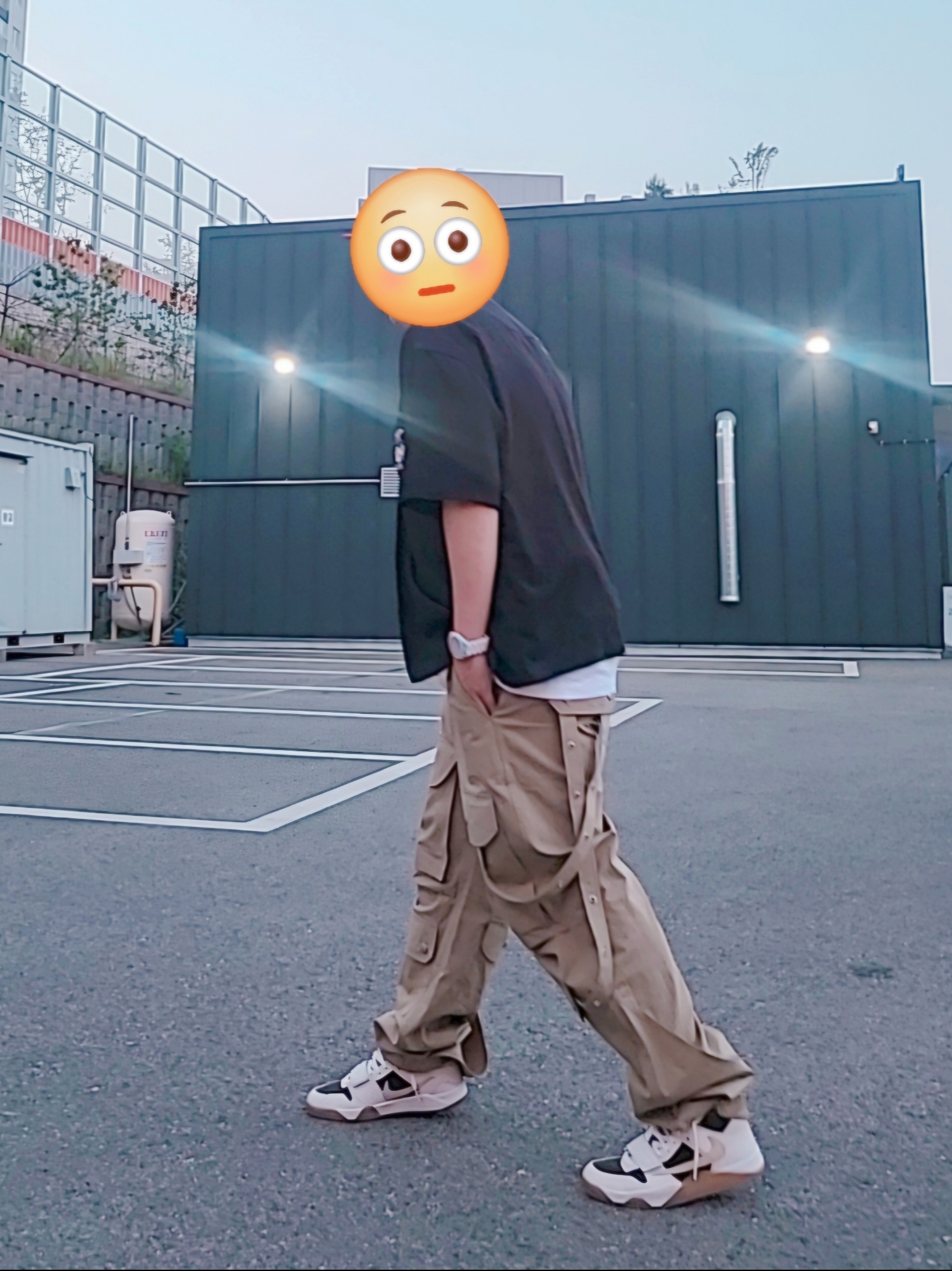 Jordan x Travis Scott Jumpman Jack TR Sail and Dark Mocha 착용 스타일 - 2