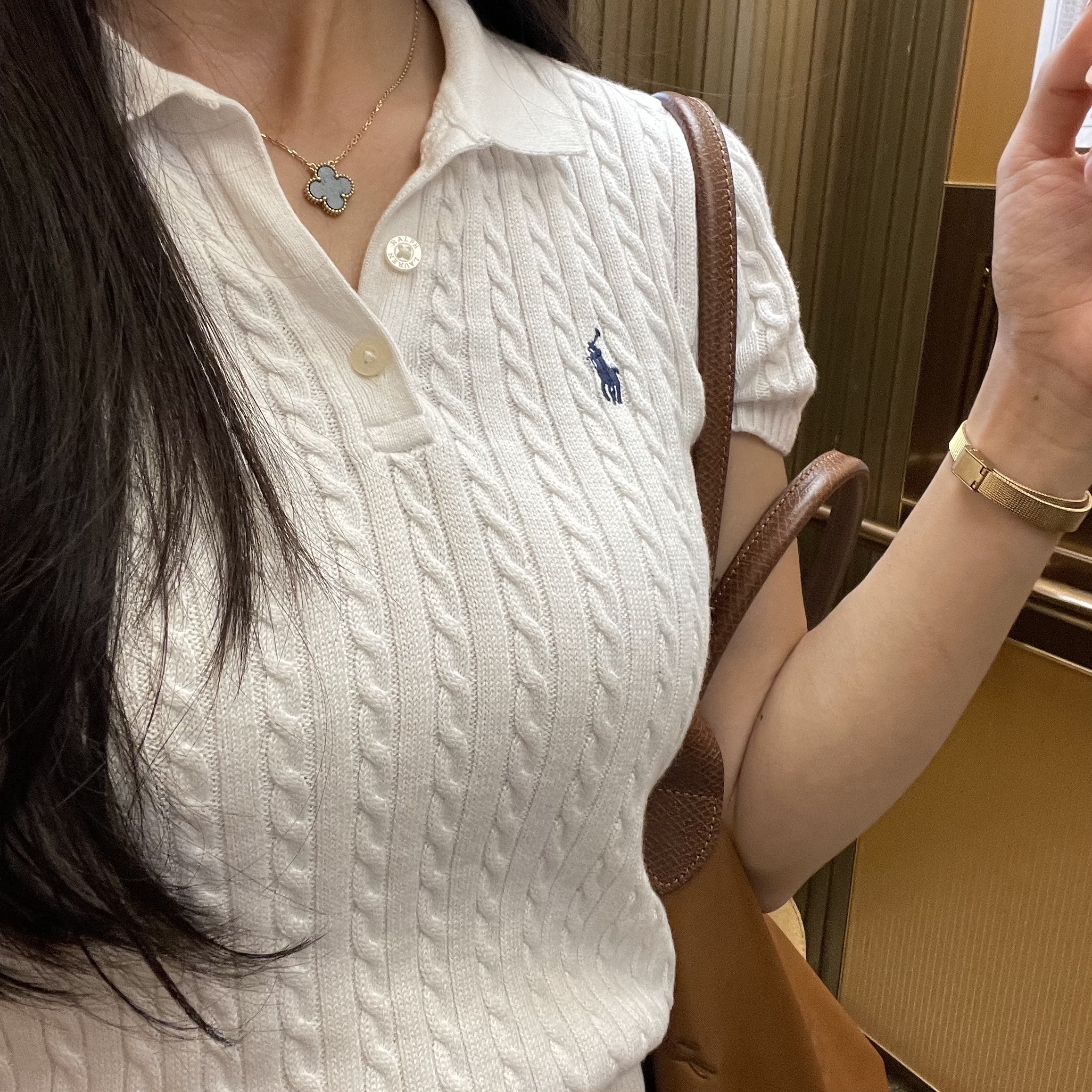 (W) Van Cleef & Arpels Vintage Alhambra Pendant Yellow Gold Onyx, Longchamp Le Pliage Original Tote Bag L Ebony 착용 스타일