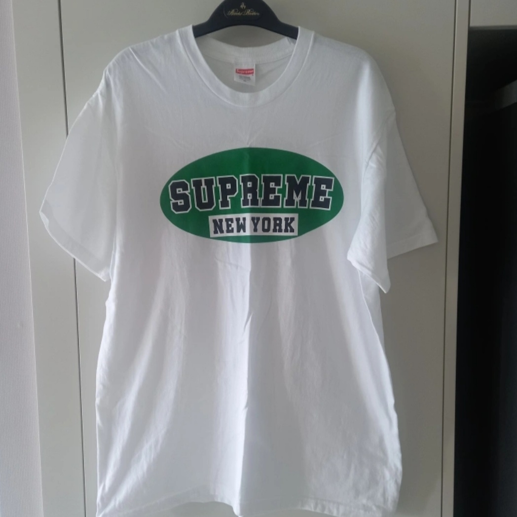 Supreme New York T-Shirt White - 23SS 착용 스타일 - 1