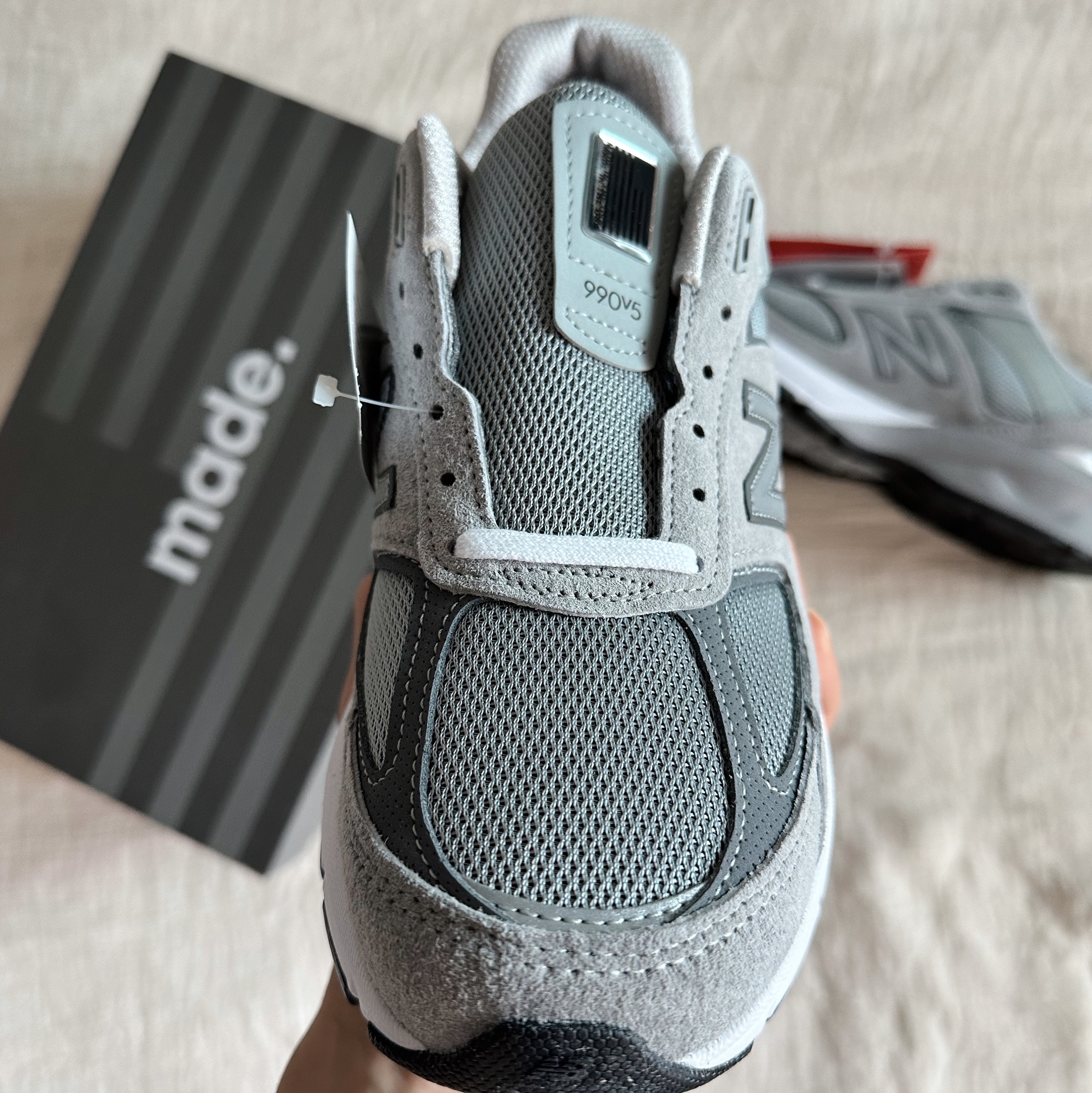 New Balance 990v5 Made in USA Grey - D Standard 착용 스타일 - 3