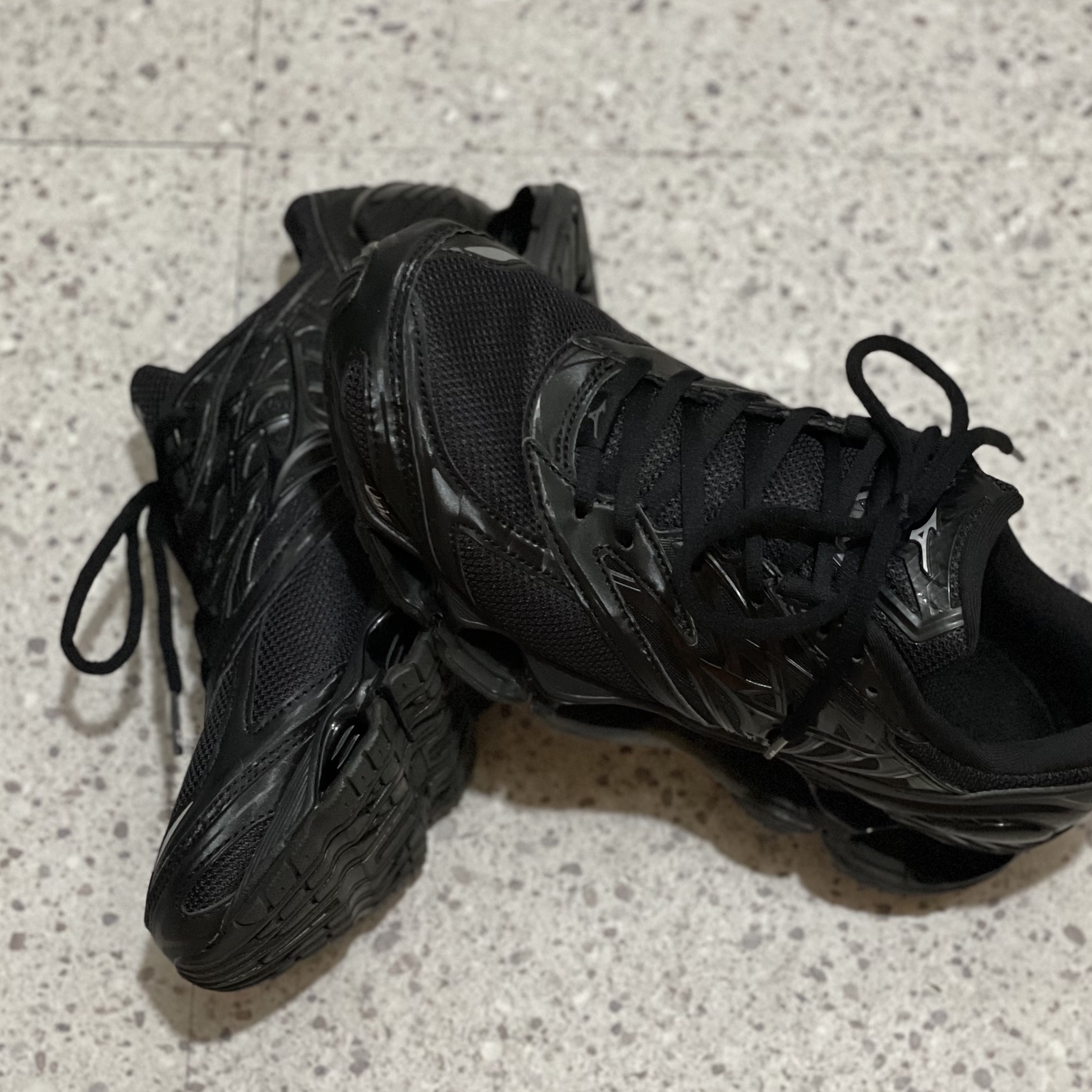 Mizuno Wave Prophecy LS Black 착용 스타일