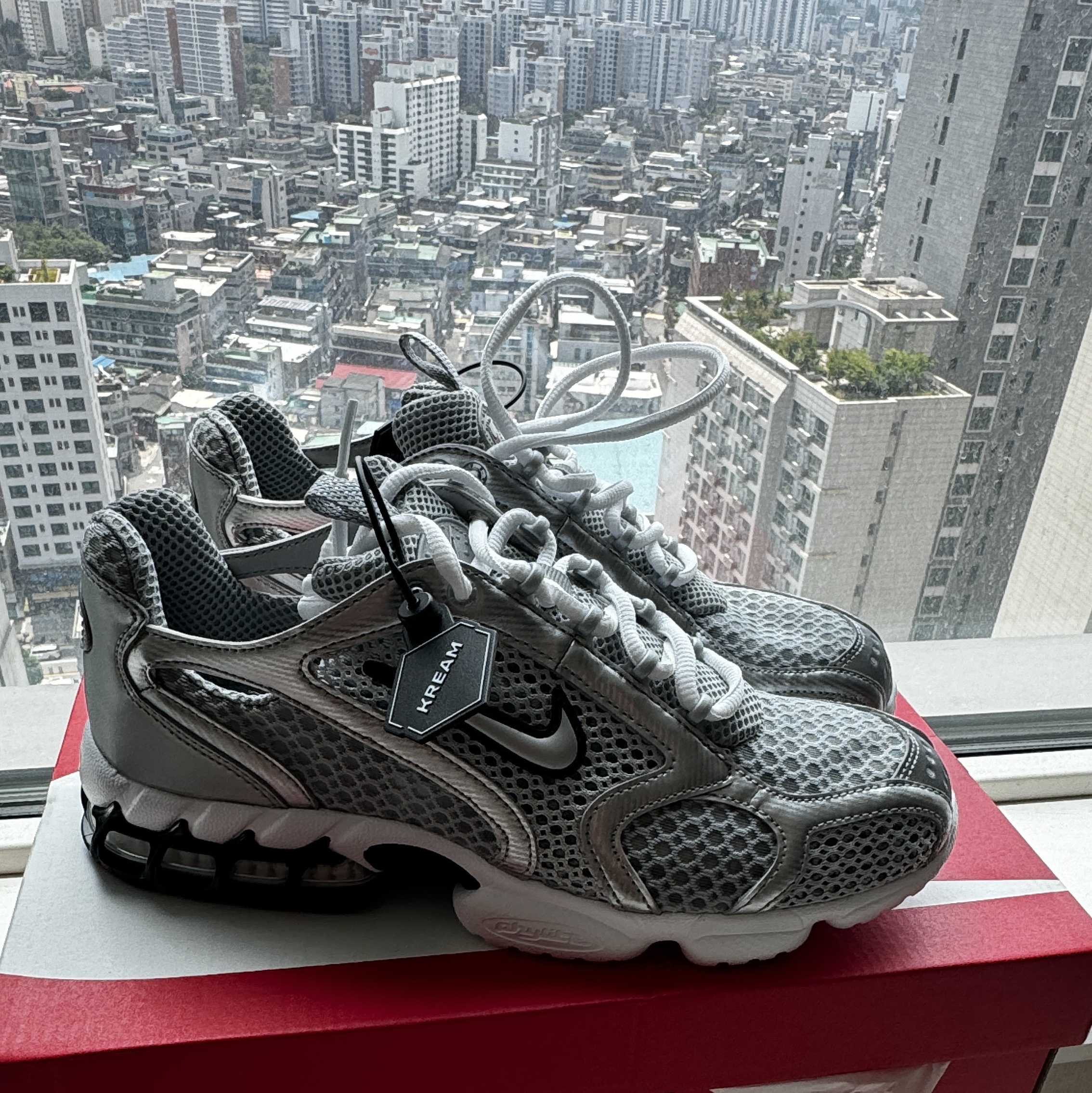 Nike Air Zoom Spiridon Cage 2 Metallic Silver 착용 스타일