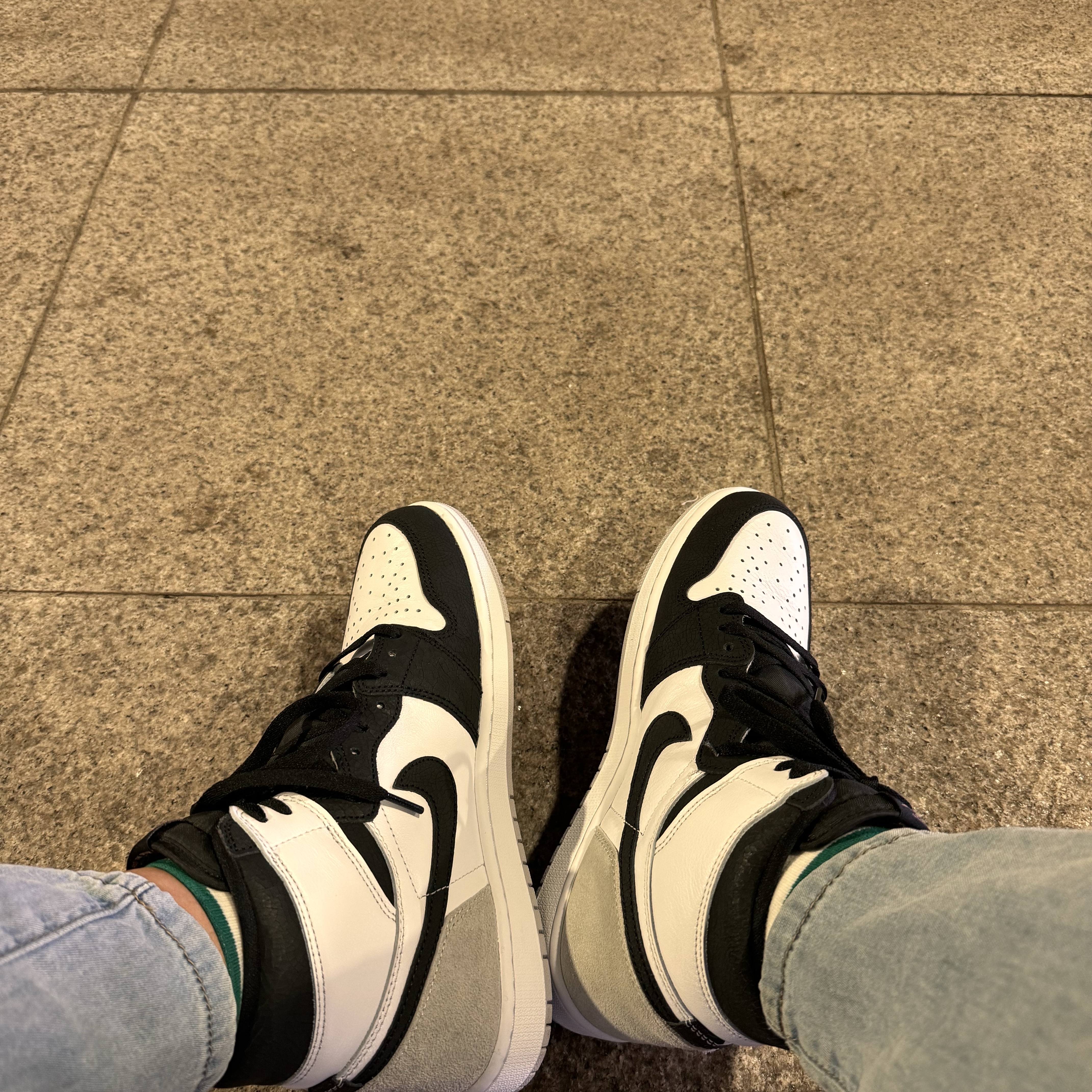 Jordan 1 Retro High OG Bleached Coral 착용 스타일