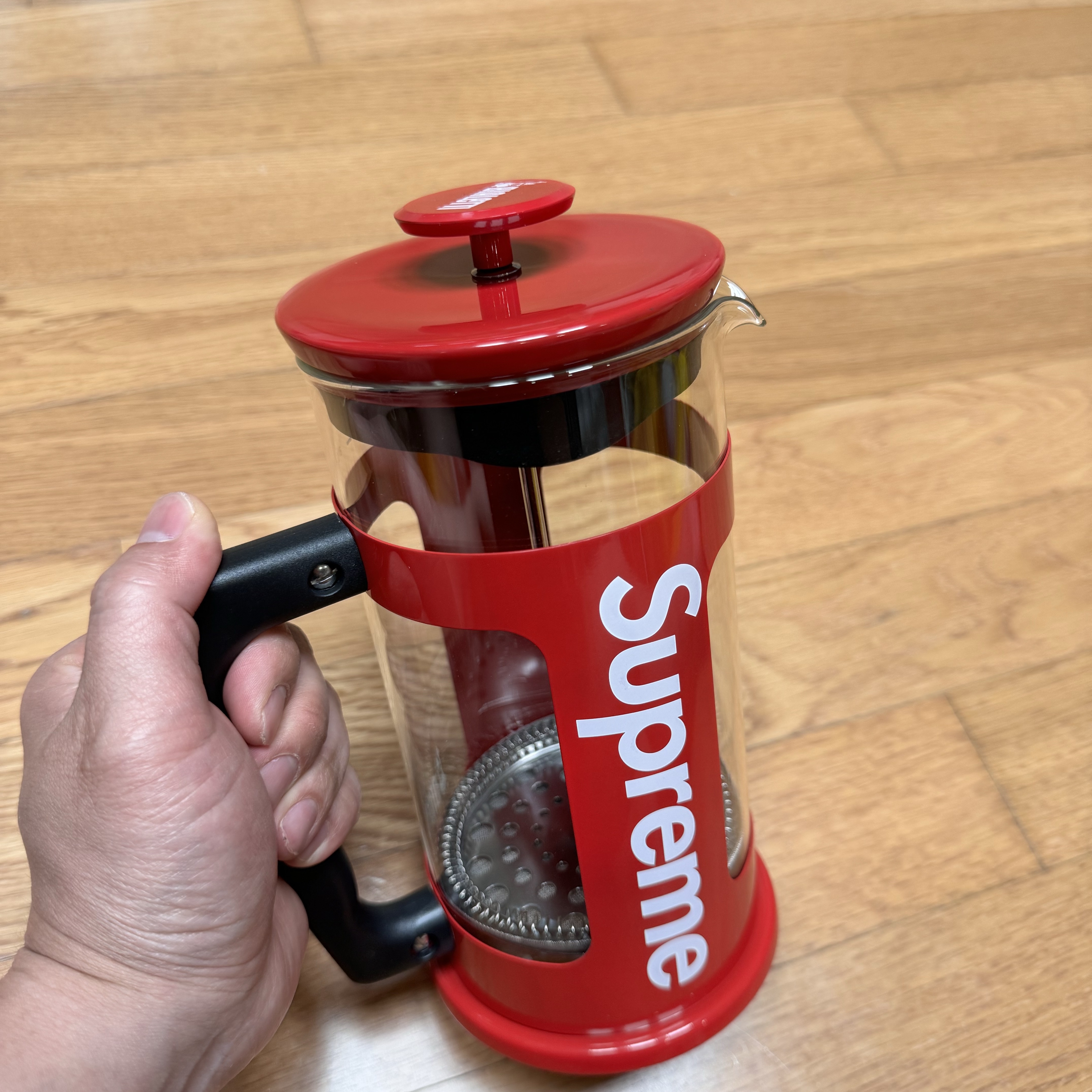 Supreme x Bialetti 8-Cup French Press Red - 24SS 착용 스타일