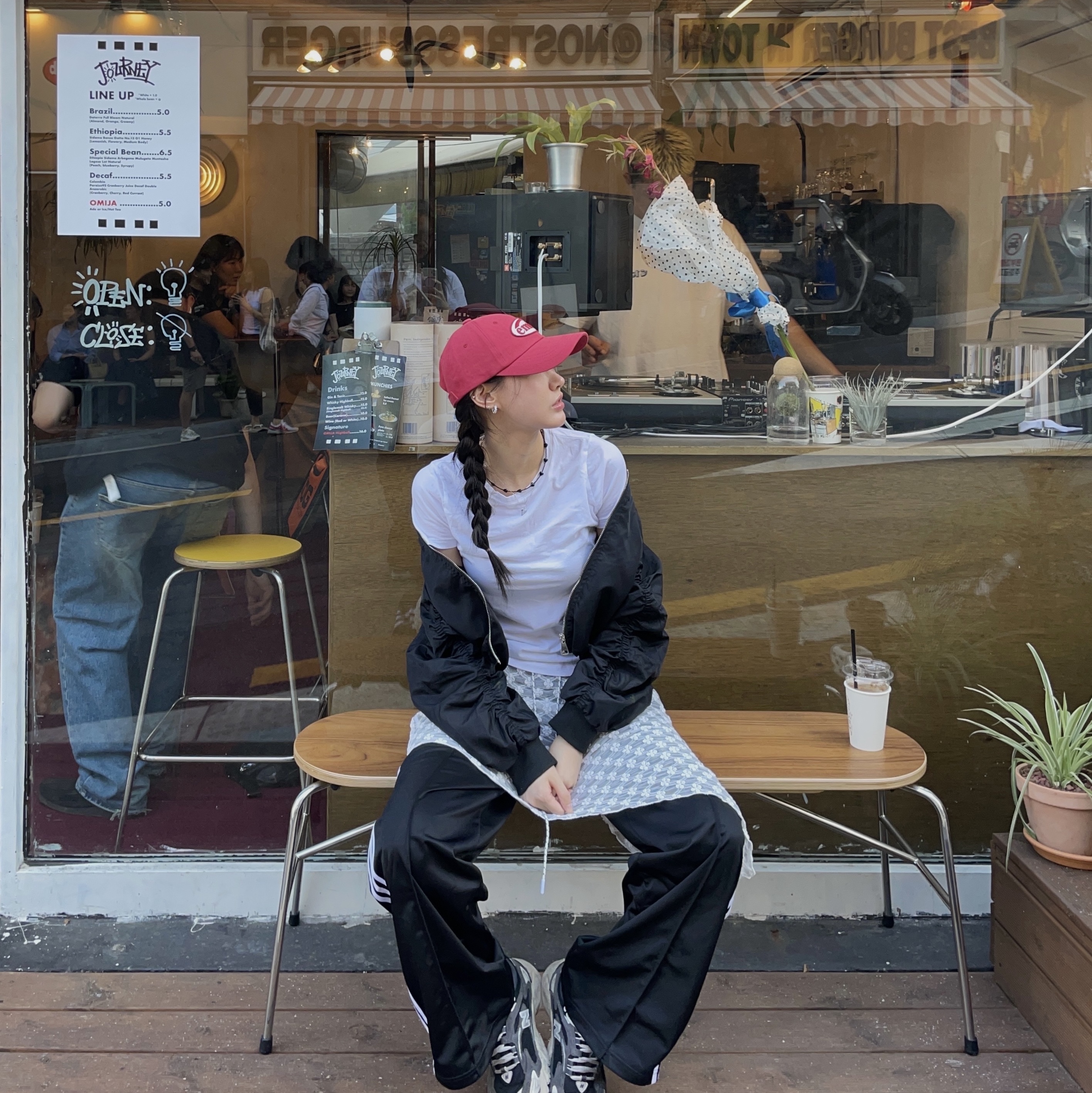 Emis Tone On Tone Wappen Ball Cap Red 착용 스타일 - 4