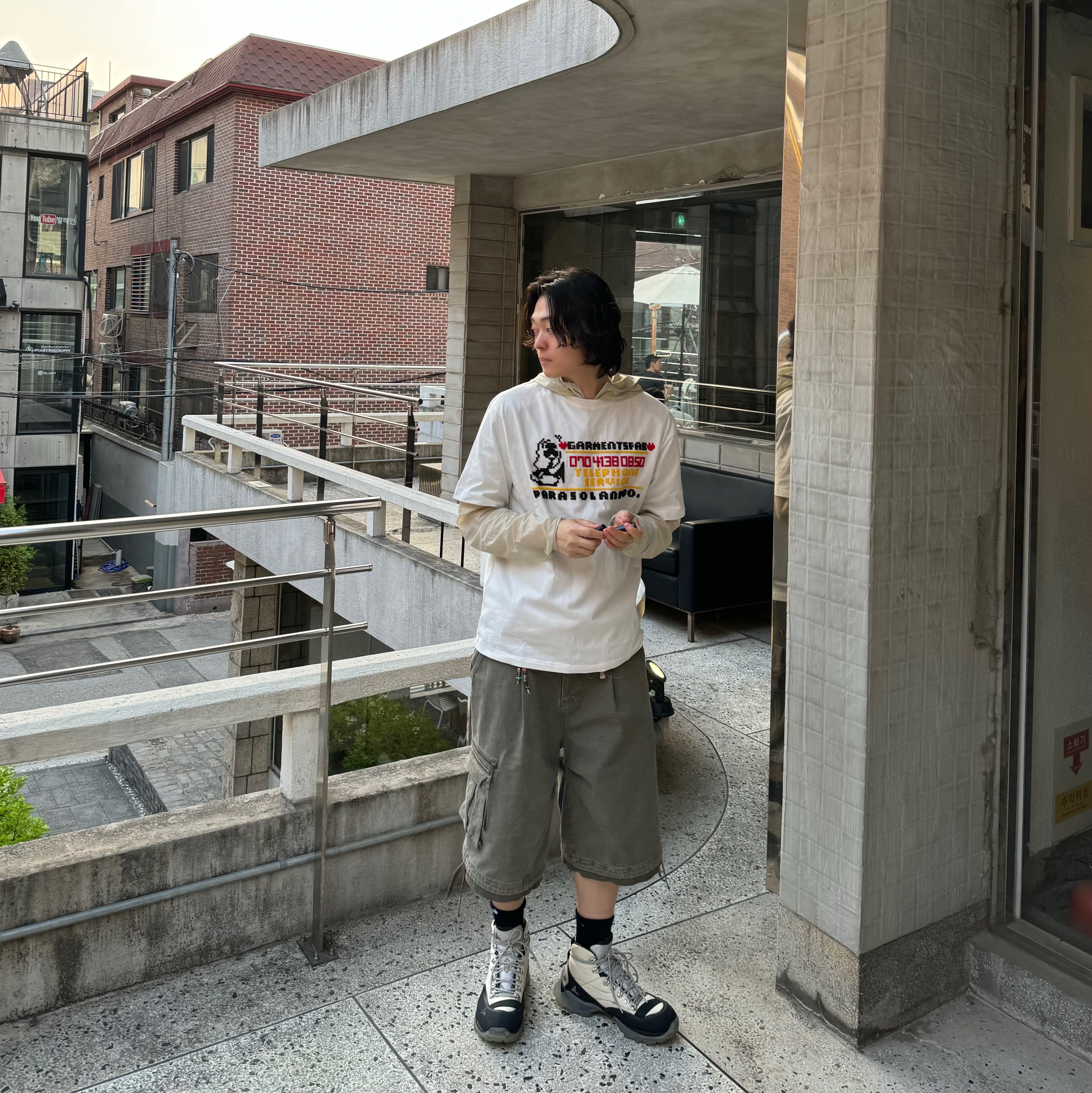 [더블적립] ETCE Layered Cargo Shorts Khaki 착용 스타일 - 1
