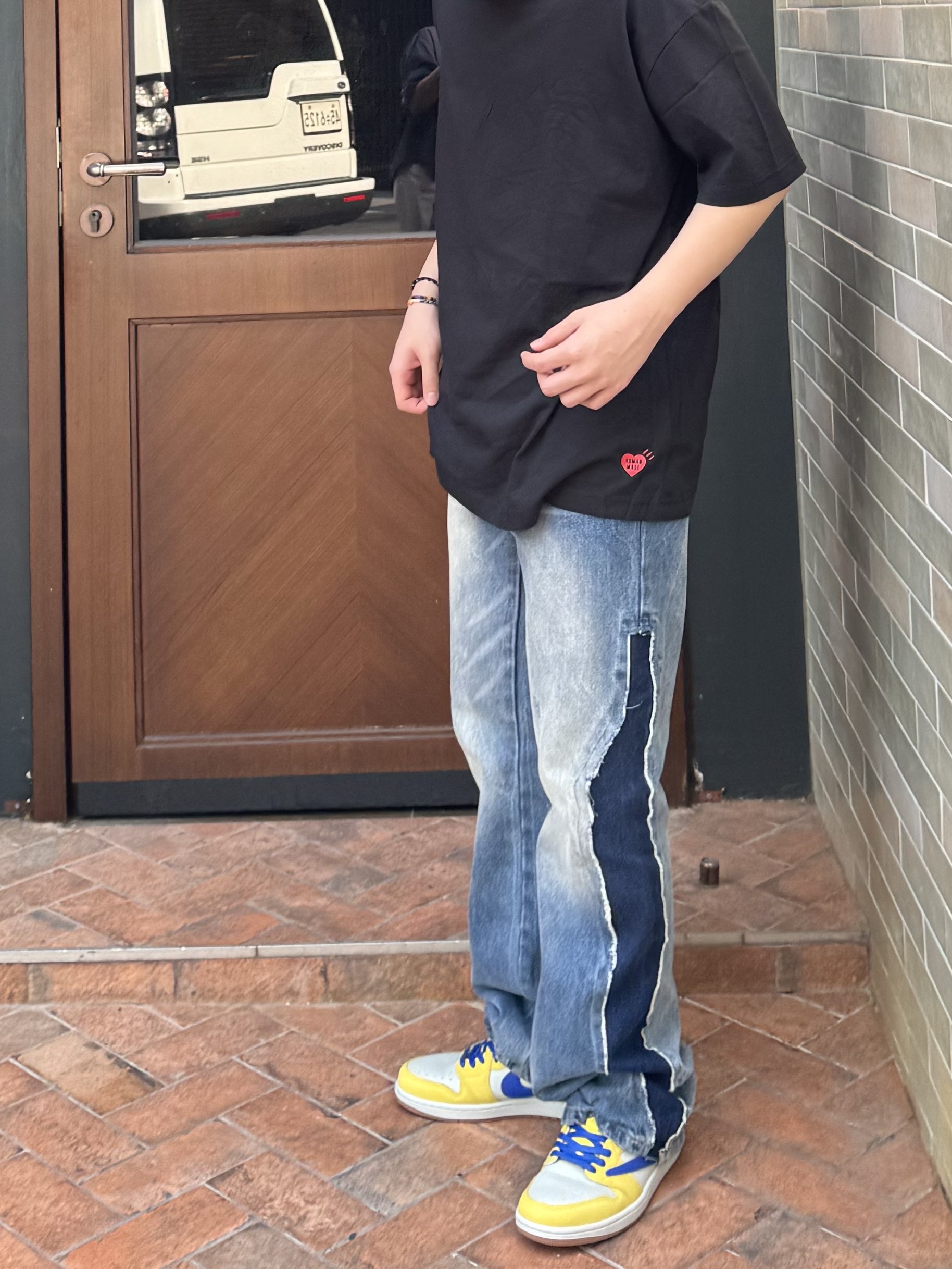 (W) Jordan 1 x Travis Scott Retro Low OG SP Canary, Human Made T-Shirts Black (3 Pack) 착용 스타일 - 3