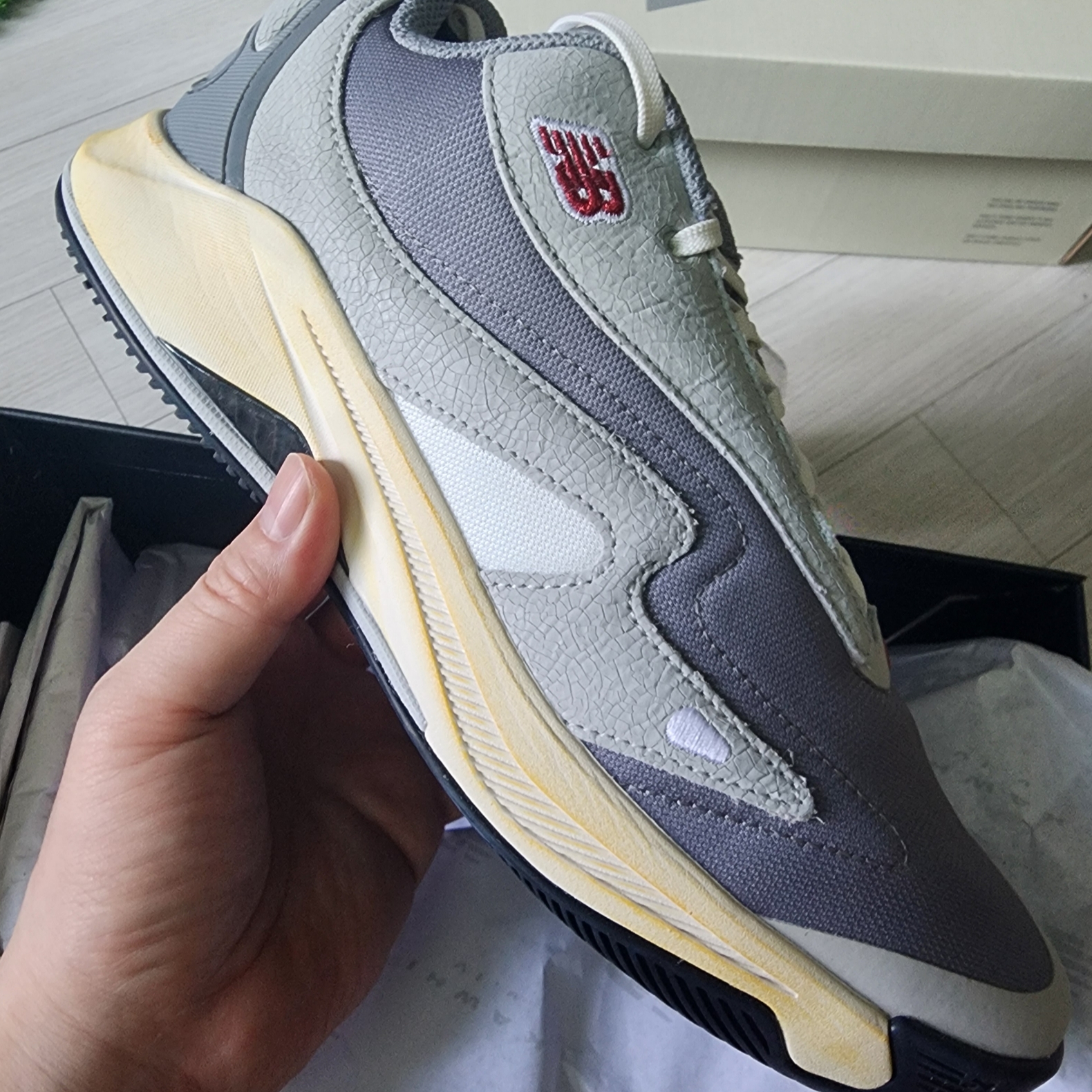 New Balance Kawhi 4 Slate Grey Angora - D Standard 착용 스타일 - 3