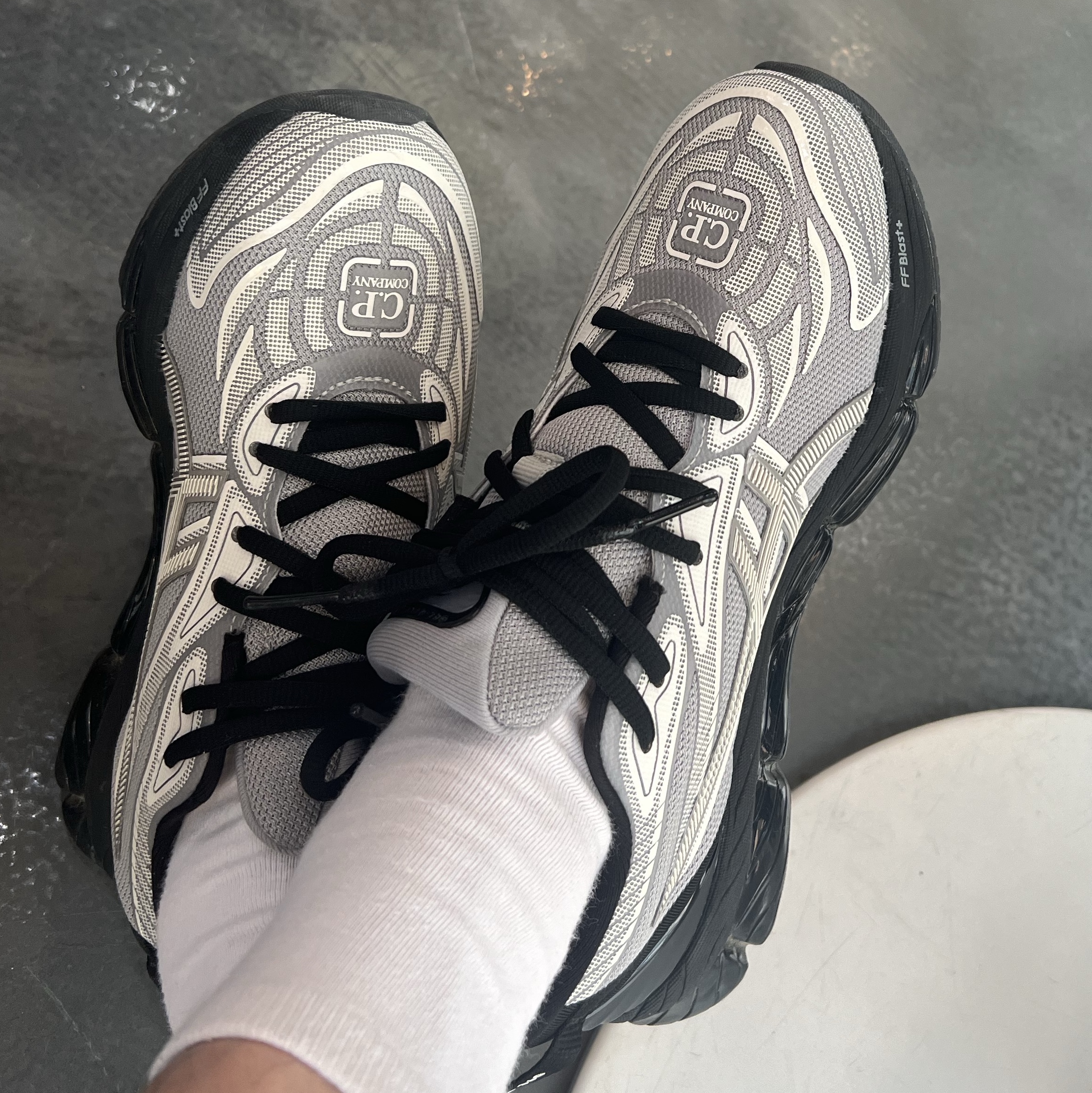Asics x C.P. Company Gel-Quantum 360 VIII Cement Grey 착용 스타일